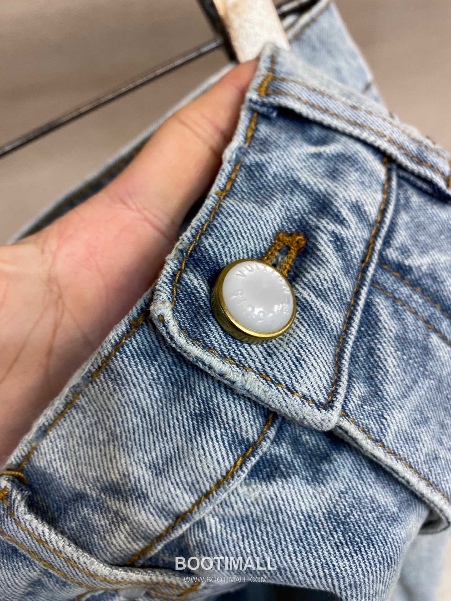 Louis Vuitton 2026SS Washed Cotton Denim Wide Leg Pants with Embroidered Logo 루이비통 2026SS 워시드 코튼 데님 와이드 레그 팬츠 자수 로고 11