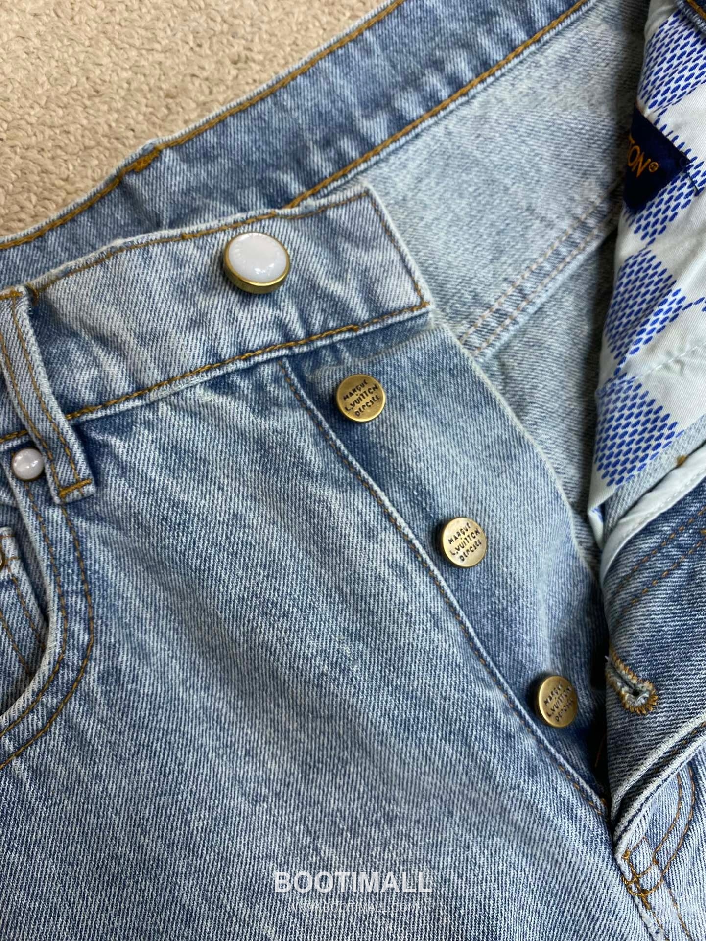 Louis Vuitton 2026SS Washed Cotton Denim Wide Leg Pants with Embroidered Logo 루이비통 2026SS 워시드 코튼 데님 와이드 레그 팬츠 자수 로고 12