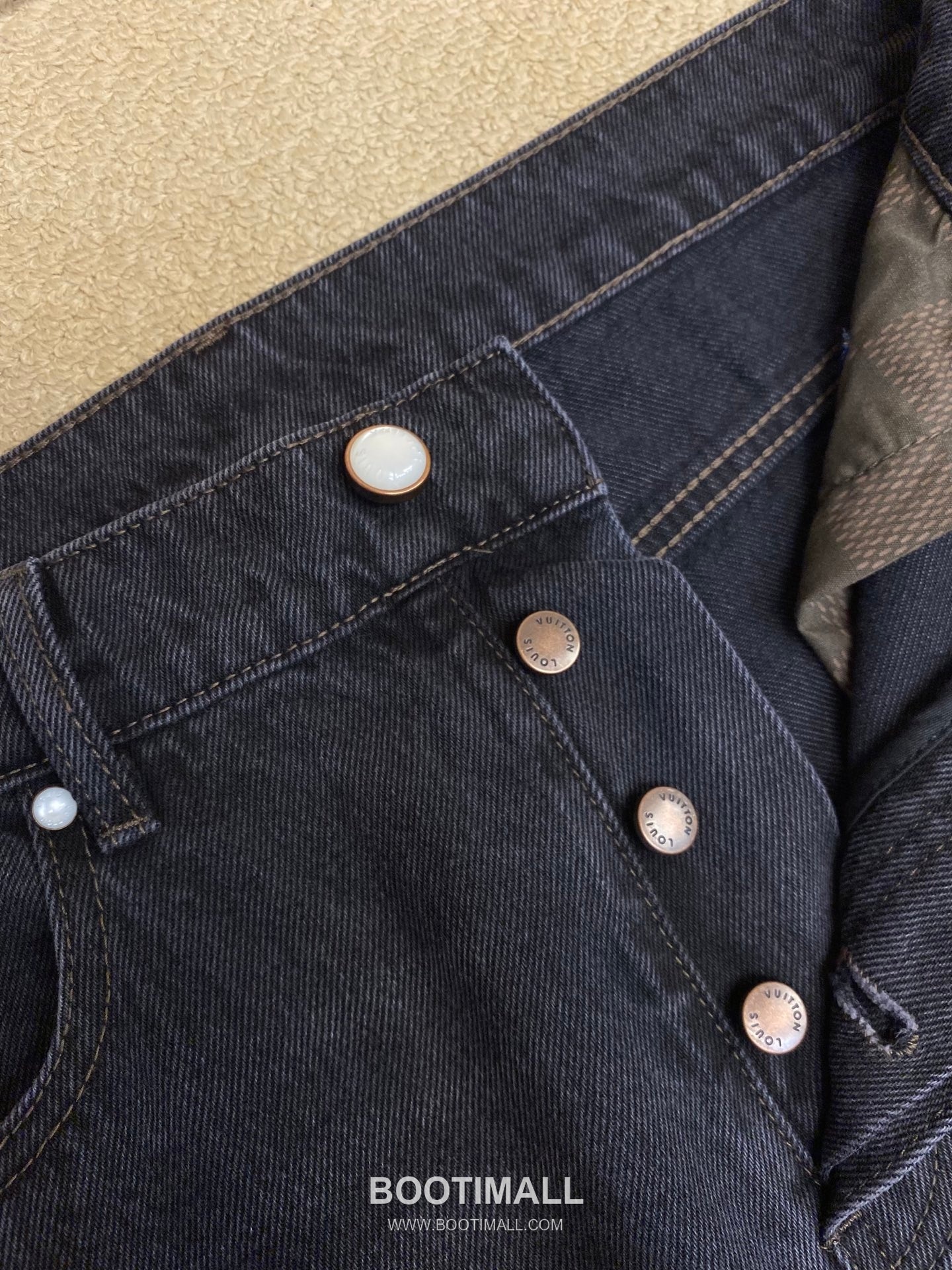 Louis Vuitton 2025SS Skate Style Cotton Denim Pants with Embroidered Logo 루이비통 2025SS 스케이트 스타일 코튼 데님 팬츠 자수 로고 9