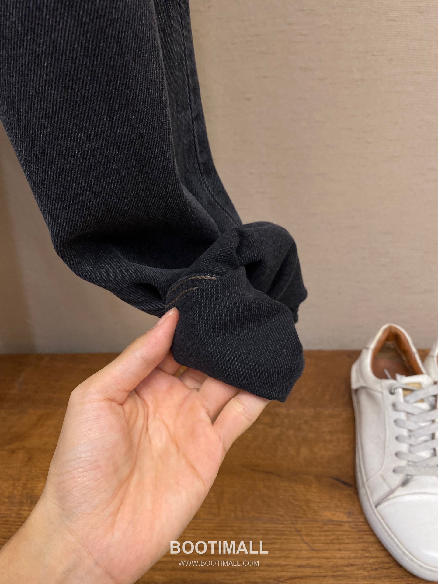 Louis Vuitton 2025SS Skate Style Cotton Denim Pants with Embroidered Logo 루이비통 2025SS 스케이트 스타일 코튼 데님 팬츠 자수 로고 10