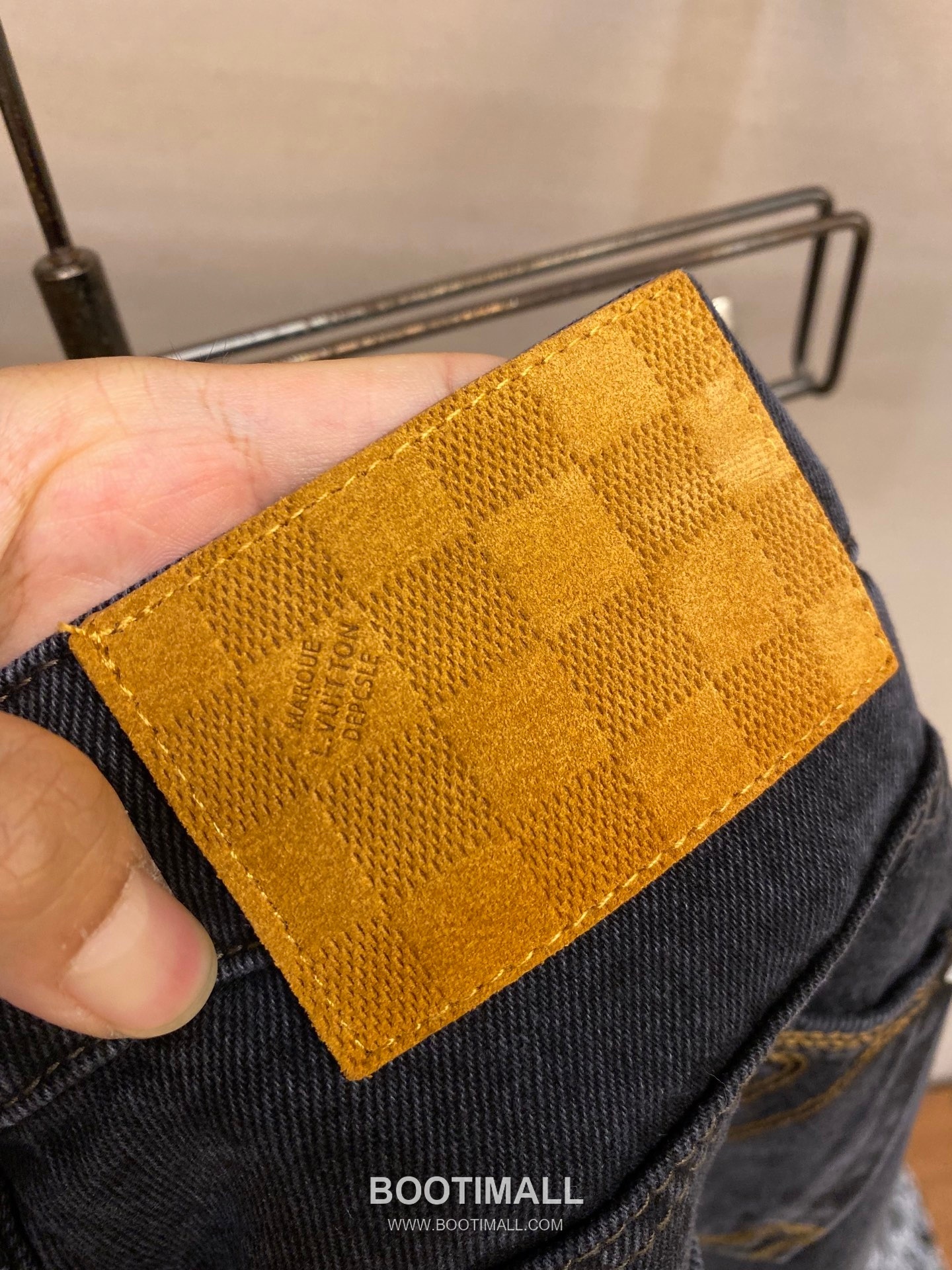 Louis Vuitton 2025SS Skate Style Cotton Denim Pants with Embroidered Logo 루이비통 2025SS 스케이트 스타일 코튼 데님 팬츠 자수 로고 12