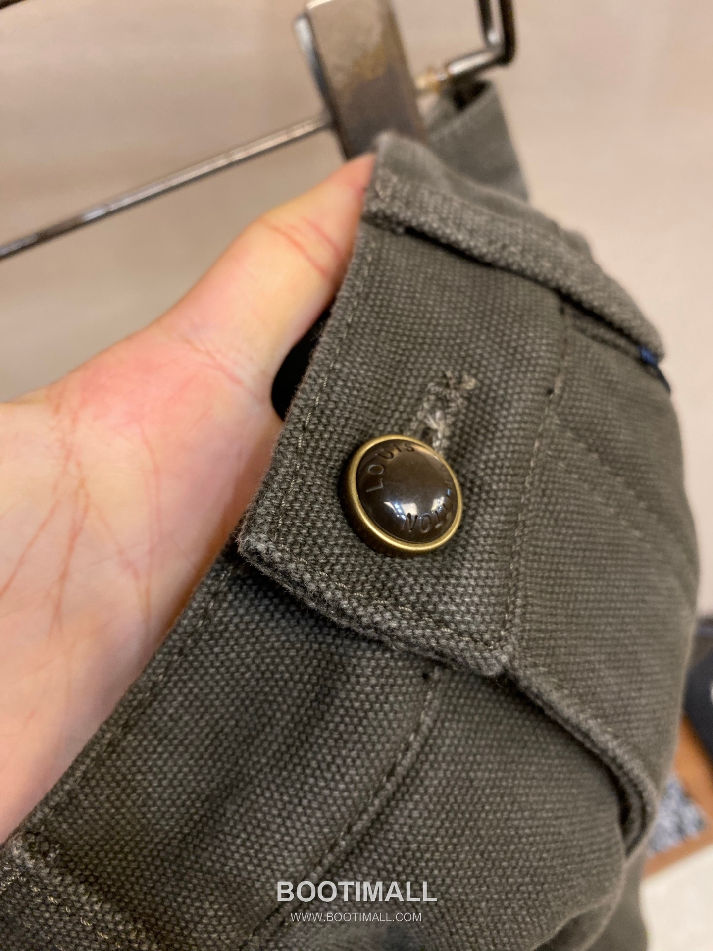 Louis Vuitton 2025FW Monogram Waxed Coated Cotton Denim Pants with Print Detail 루이비통 2025FW 모노그램 왁스 코팅 코튼 데님 팬츠 프린트 디테일 10