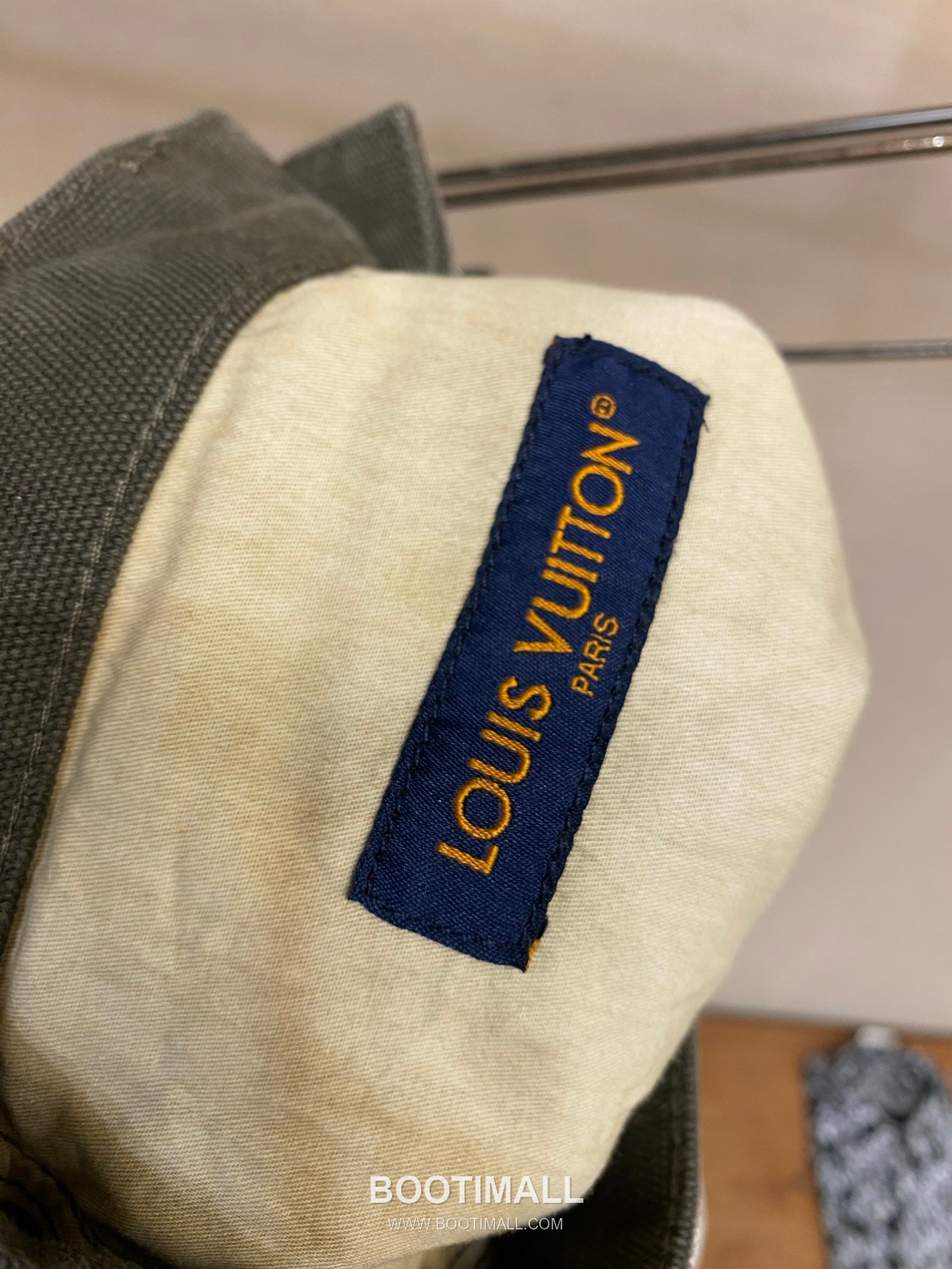 Louis Vuitton 2025FW Monogram Waxed Coated Cotton Denim Pants with Print Detail 루이비통 2025FW 모노그램 왁스 코팅 코튼 데님 팬츠 프린트 디테일 12