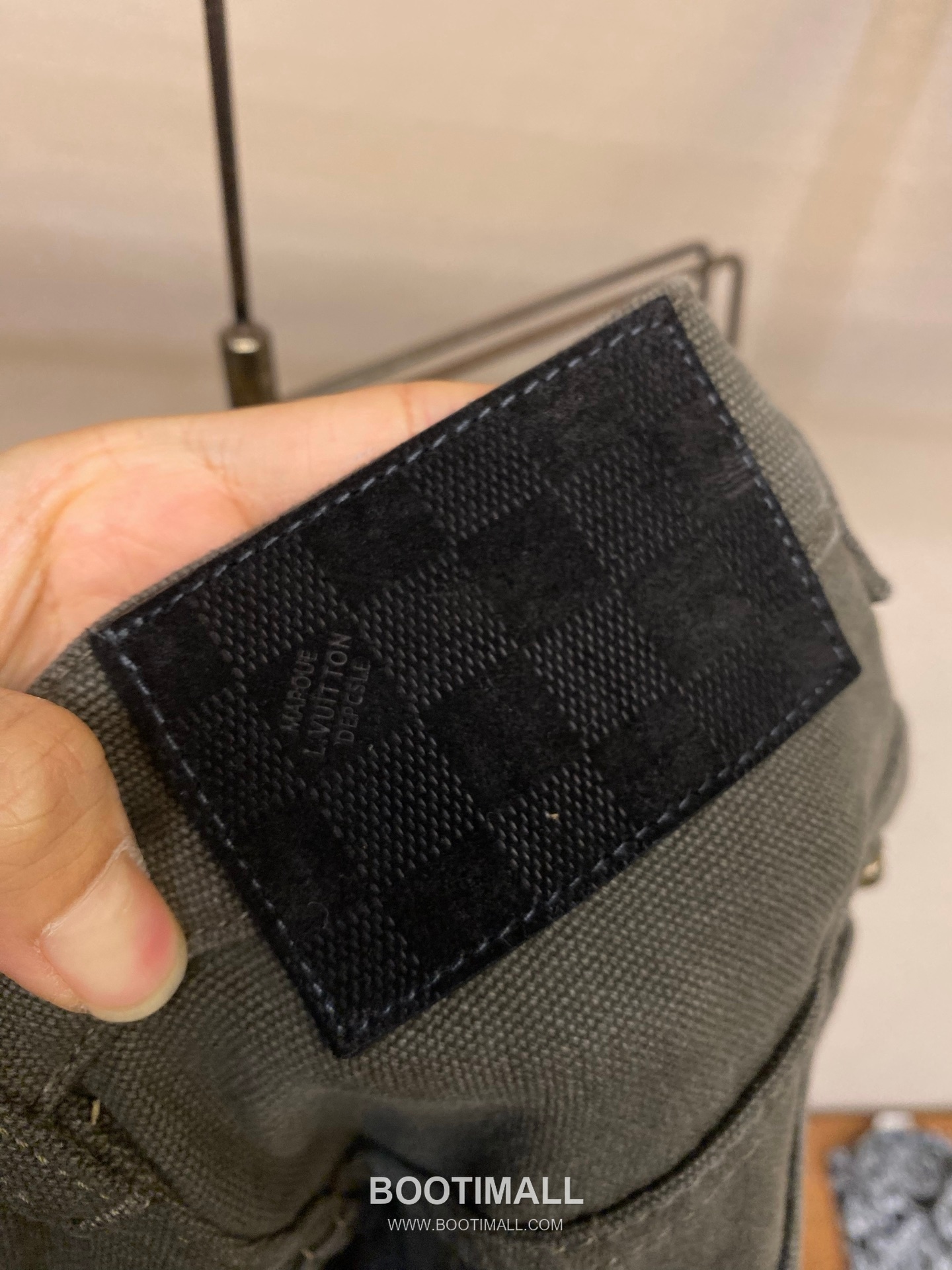 Louis Vuitton 2025FW Monogram Waxed Coated Cotton Denim Pants with Print Detail 루이비통 2025FW 모노그램 왁스 코팅 코튼 데님 팬츠 프린트 디테일 15