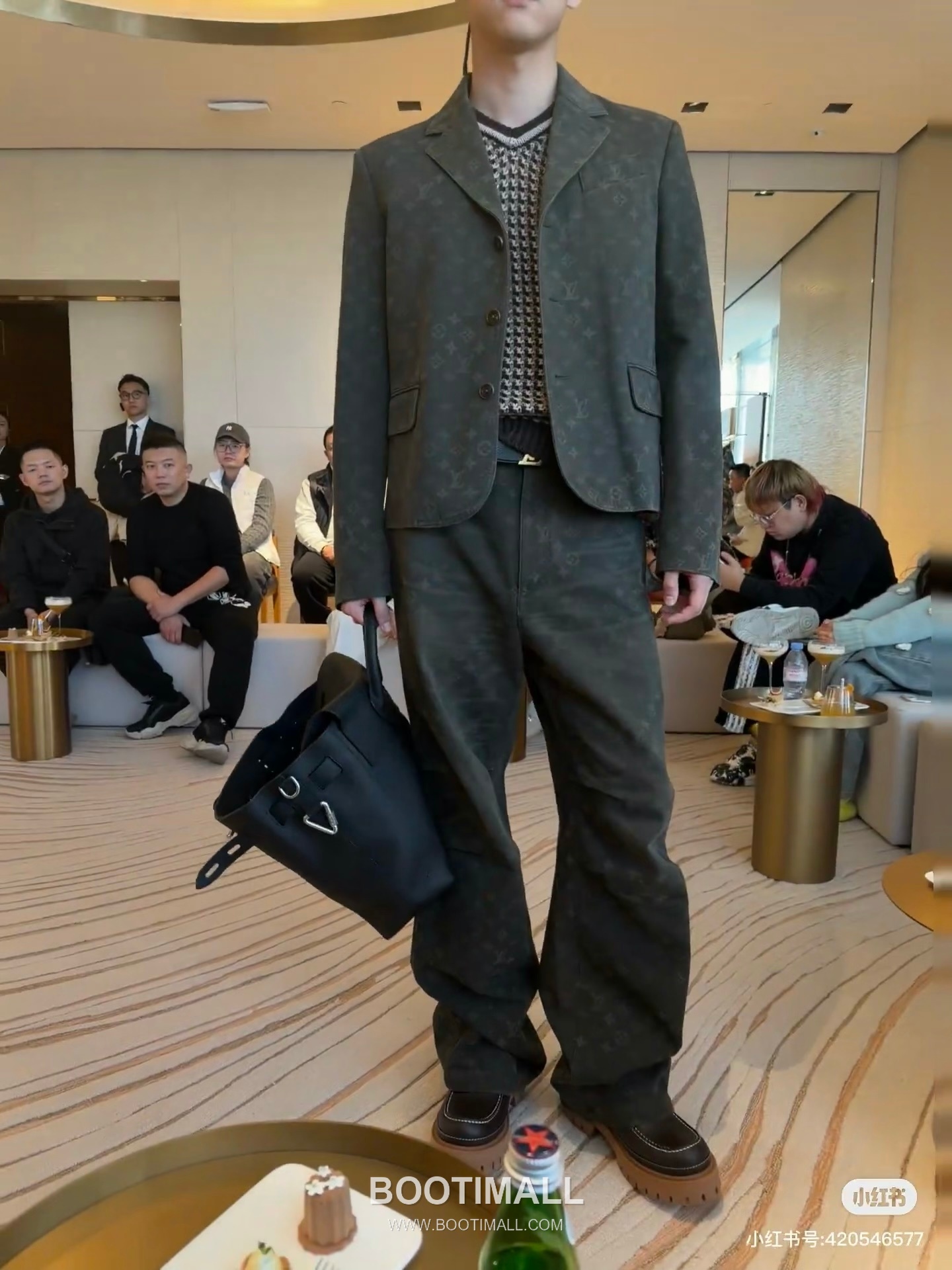 Louis Vuitton 2026SS Letter Jacquard Cotton Denim Blazer Jacket with Leather Patch 루이비통 2026SS 레터 자카드 코튼 데님 블레이저 재킷 가죽 패치 2