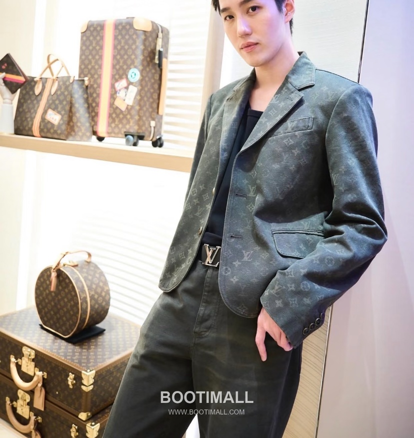 Louis Vuitton 2026SS Letter Jacquard Cotton Denim Blazer Jacket with Leather Patch 루이비통 2026SS 레터 자카드 코튼 데님 블레이저 재킷 가죽 패치 3