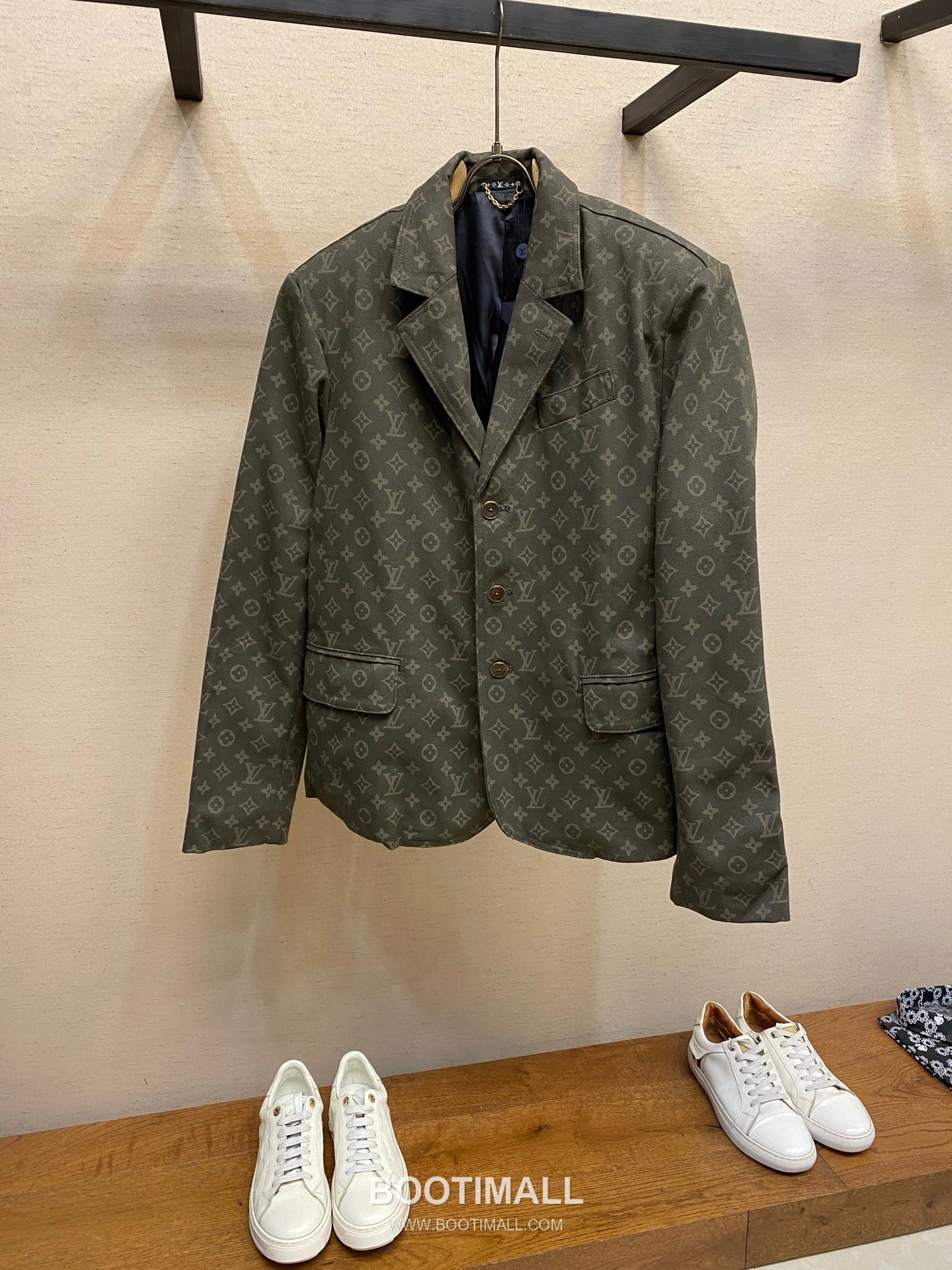 Louis Vuitton 2026SS Letter Jacquard Cotton Denim Blazer Jacket with Leather Patch 루이비통 2026SS 레터 자카드 코튼 데님 블레이저 재킷 가죽 패치 8