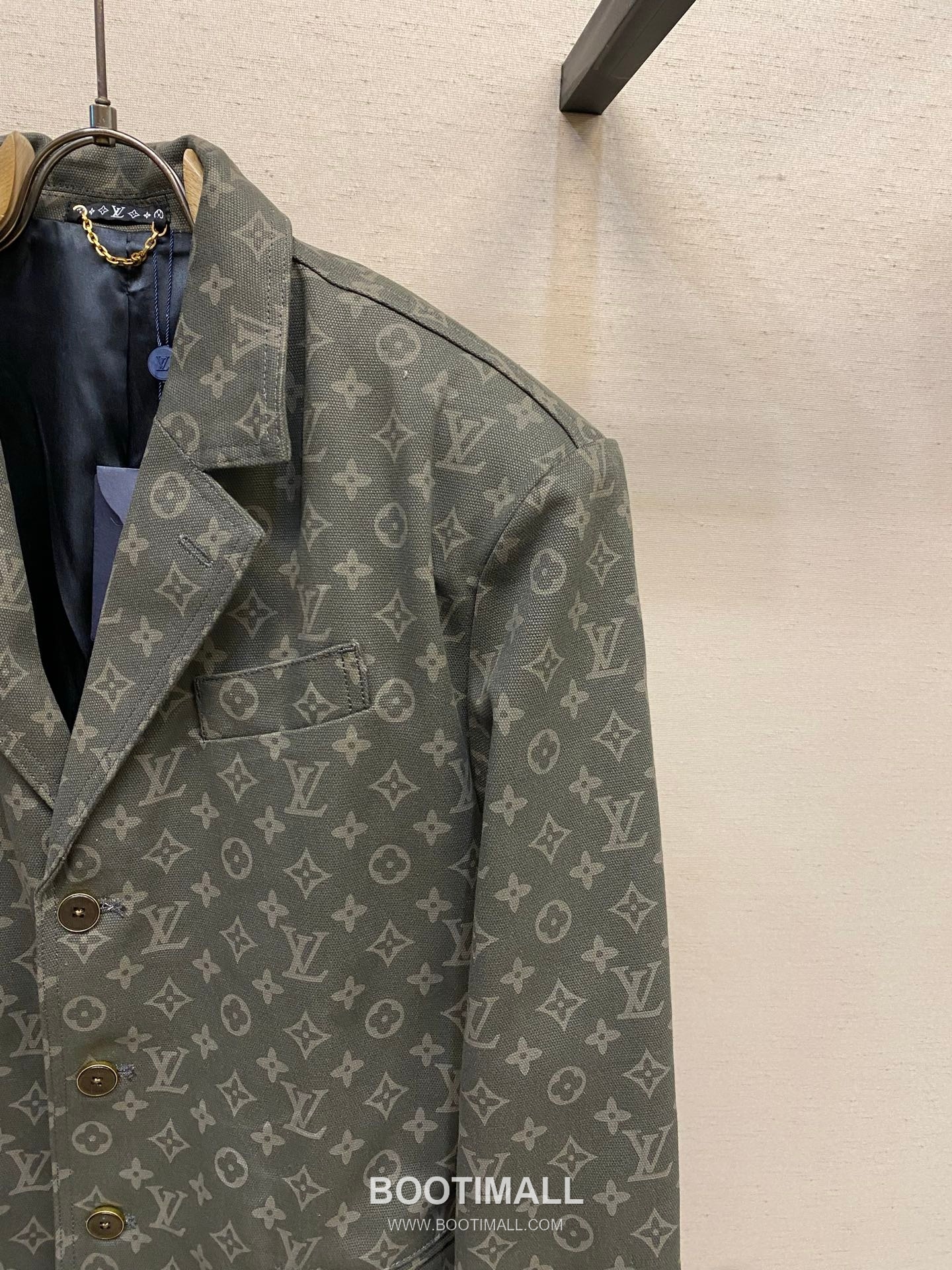 Louis Vuitton 2026SS Letter Jacquard Cotton Denim Blazer Jacket with Leather Patch 루이비통 2026SS 레터 자카드 코튼 데님 블레이저 재킷 가죽 패치 10