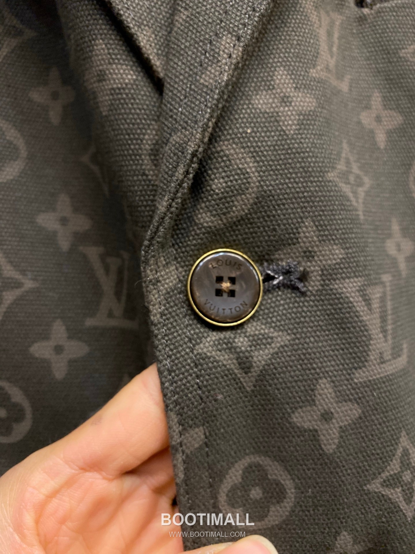 Louis Vuitton 2026SS Letter Jacquard Cotton Denim Blazer Jacket with Leather Patch 루이비통 2026SS 레터 자카드 코튼 데님 블레이저 재킷 가죽 패치 11