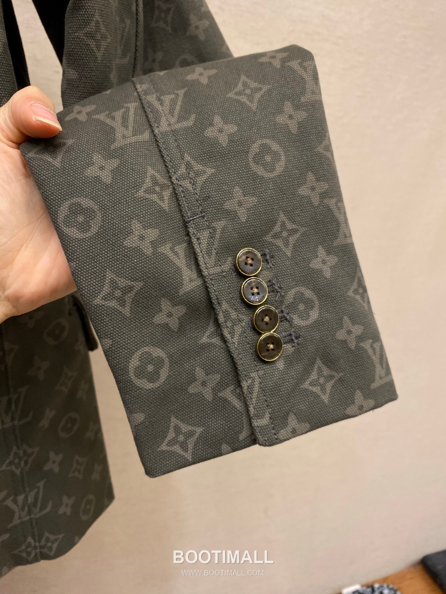 Louis Vuitton 2026SS Letter Jacquard Cotton Denim Blazer Jacket with Leather Patch 루이비통 2026SS 레터 자카드 코튼 데님 블레이저 재킷 가죽 패치 15