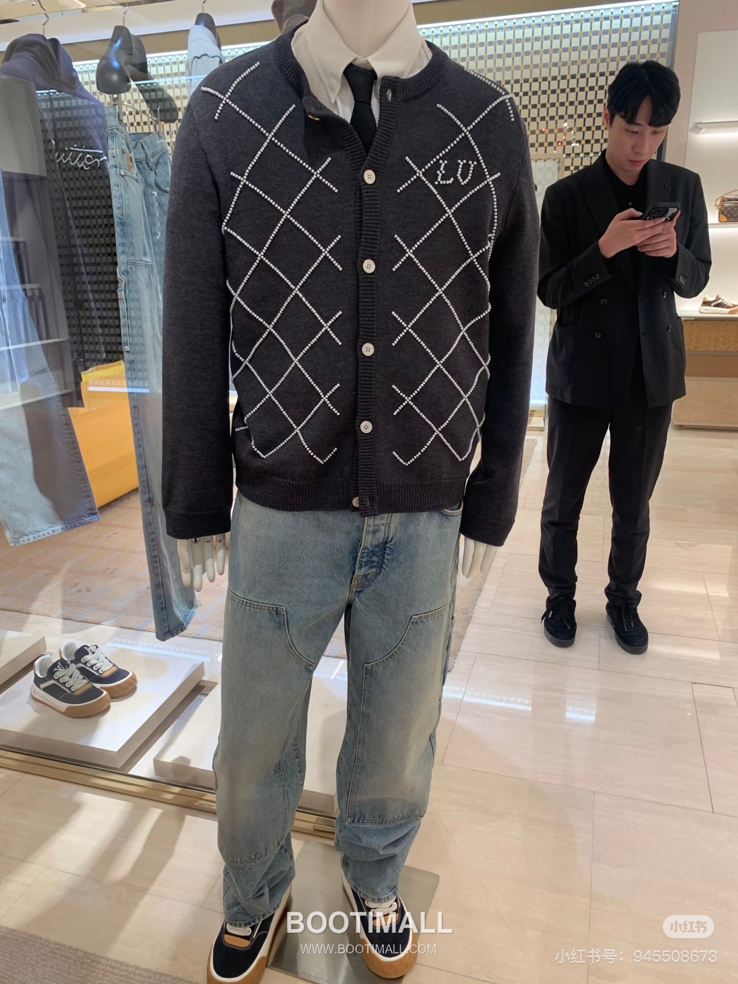 Louis Vuitton 2026SS Diamond Pattern Beaded Letter Cotton Blend Knit Cardigan 루이비통 2026SS 다이아몬드 패턴 핸드 비즈 레터 코튼 혼방 니트 가디건 2