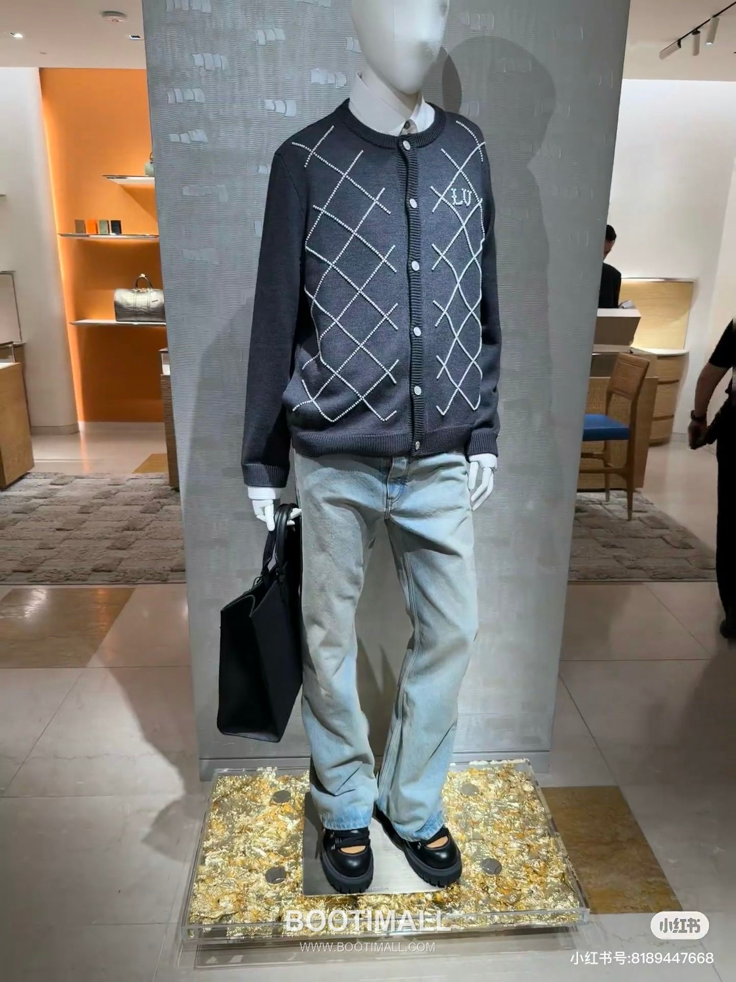 Louis Vuitton 2026SS Diamond Pattern Beaded Letter Cotton Blend Knit Cardigan 루이비통 2026SS 다이아몬드 패턴 핸드 비즈 레터 코튼 혼방 니트 가디건 3