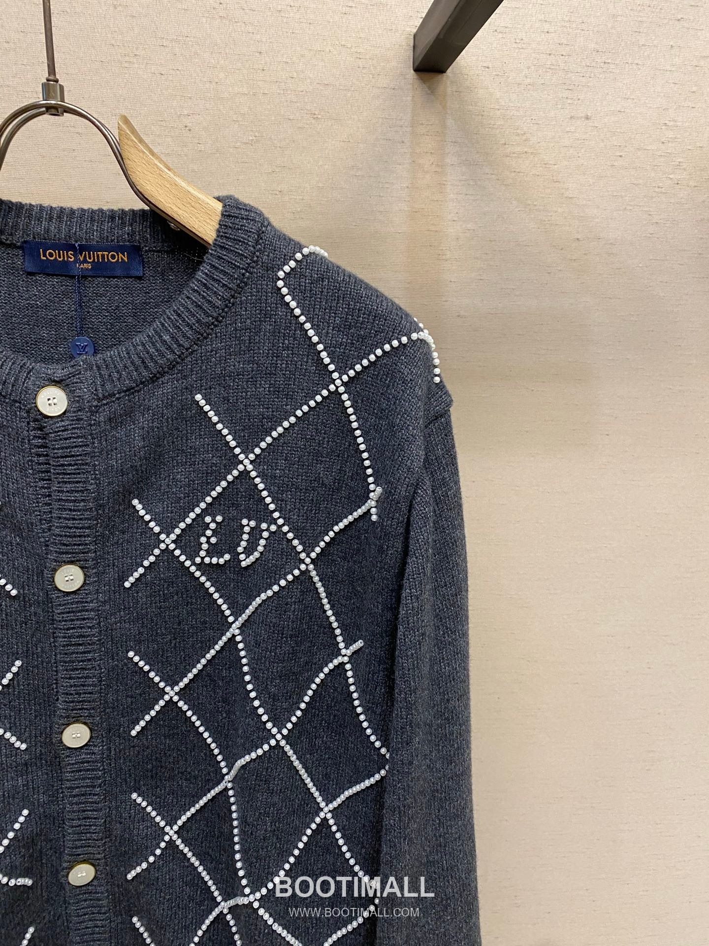 Louis Vuitton 2026SS Diamond Pattern Beaded Letter Cotton Blend Knit Cardigan 루이비통 2026SS 다이아몬드 패턴 핸드 비즈 레터 코튼 혼방 니트 가디건 8