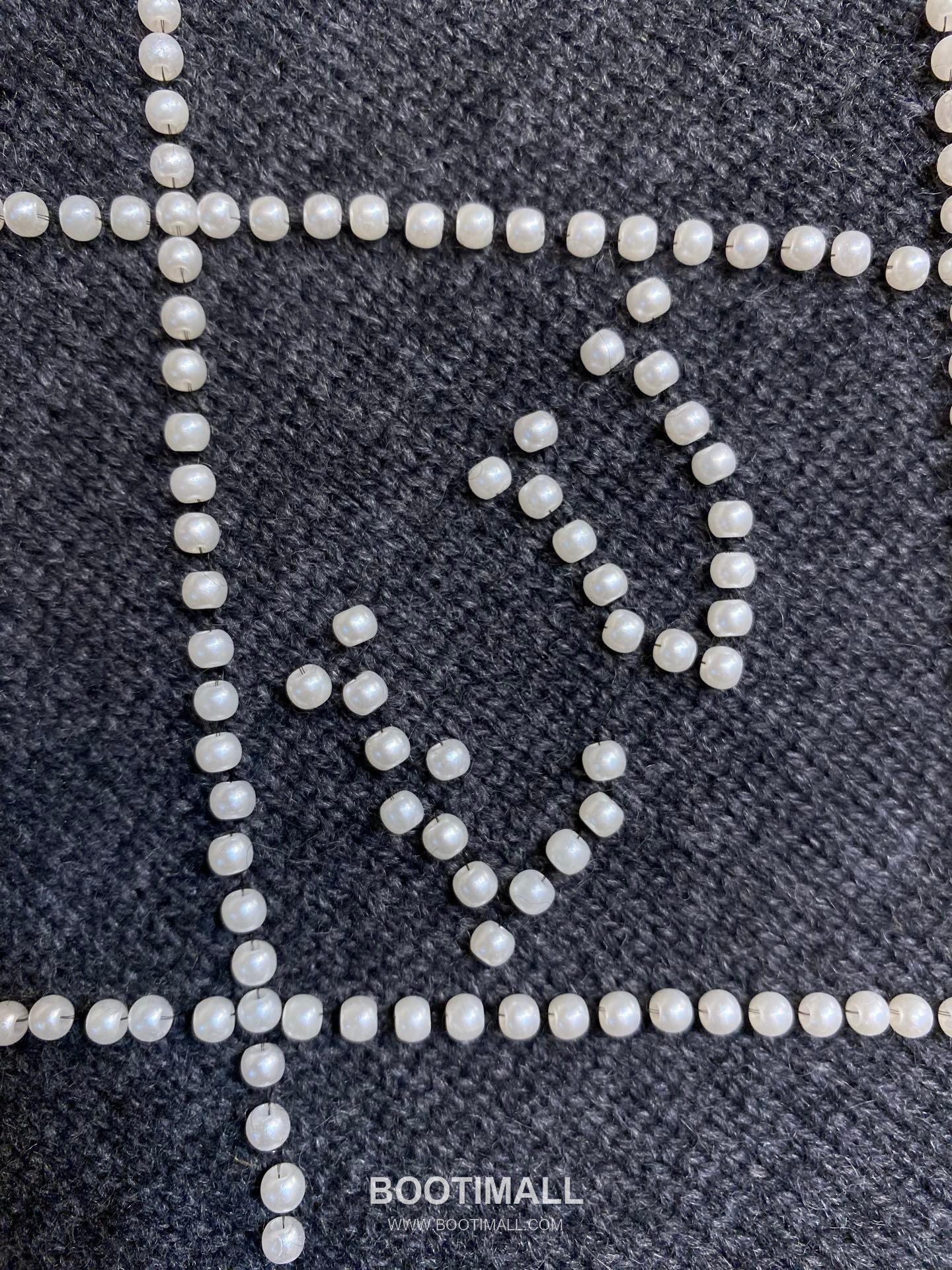 Louis Vuitton 2026SS Diamond Pattern Beaded Letter Cotton Blend Knit Cardigan 루이비통 2026SS 다이아몬드 패턴 핸드 비즈 레터 코튼 혼방 니트 가디건 9