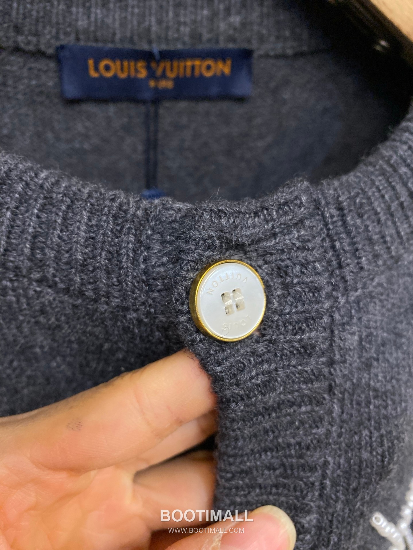 Louis Vuitton 2026SS Diamond Pattern Beaded Letter Cotton Blend Knit Cardigan 루이비통 2026SS 다이아몬드 패턴 핸드 비즈 레터 코튼 혼방 니트 가디건 10