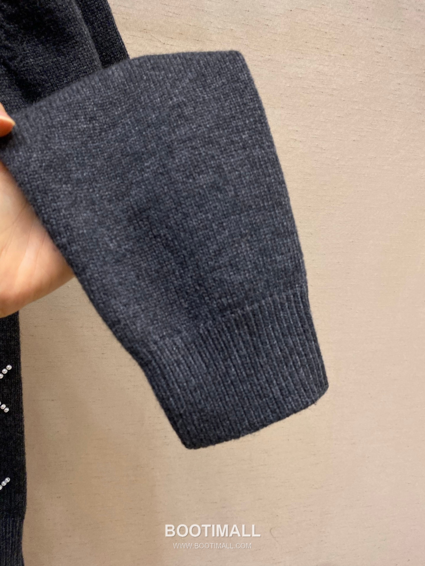 Louis Vuitton 2026SS Diamond Pattern Beaded Letter Cotton Blend Knit Cardigan 루이비통 2026SS 다이아몬드 패턴 핸드 비즈 레터 코튼 혼방 니트 가디건 11