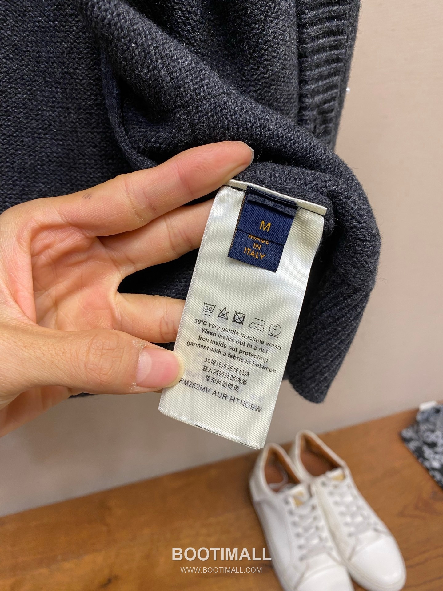 Louis Vuitton 2026SS Diamond Pattern Beaded Letter Cotton Blend Knit Cardigan 루이비통 2026SS 다이아몬드 패턴 핸드 비즈 레터 코튼 혼방 니트 가디건 13