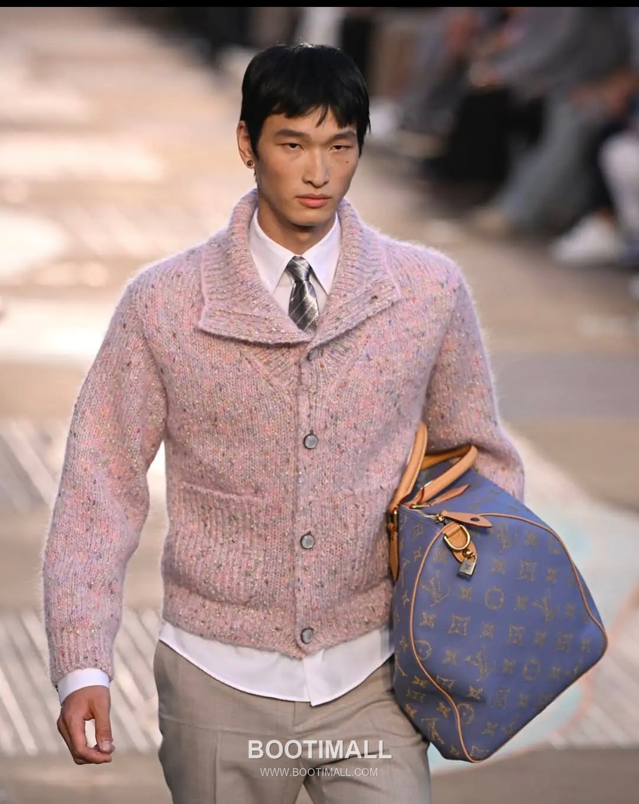 Louis Vuitton 2026FW Multicolor Yarn Cotton Blend Knit Cardigan with Button Detail 루이비통 2026FW 멀티컬러 원사 코튼 혼방 니트 가디건 버튼 디테일 1