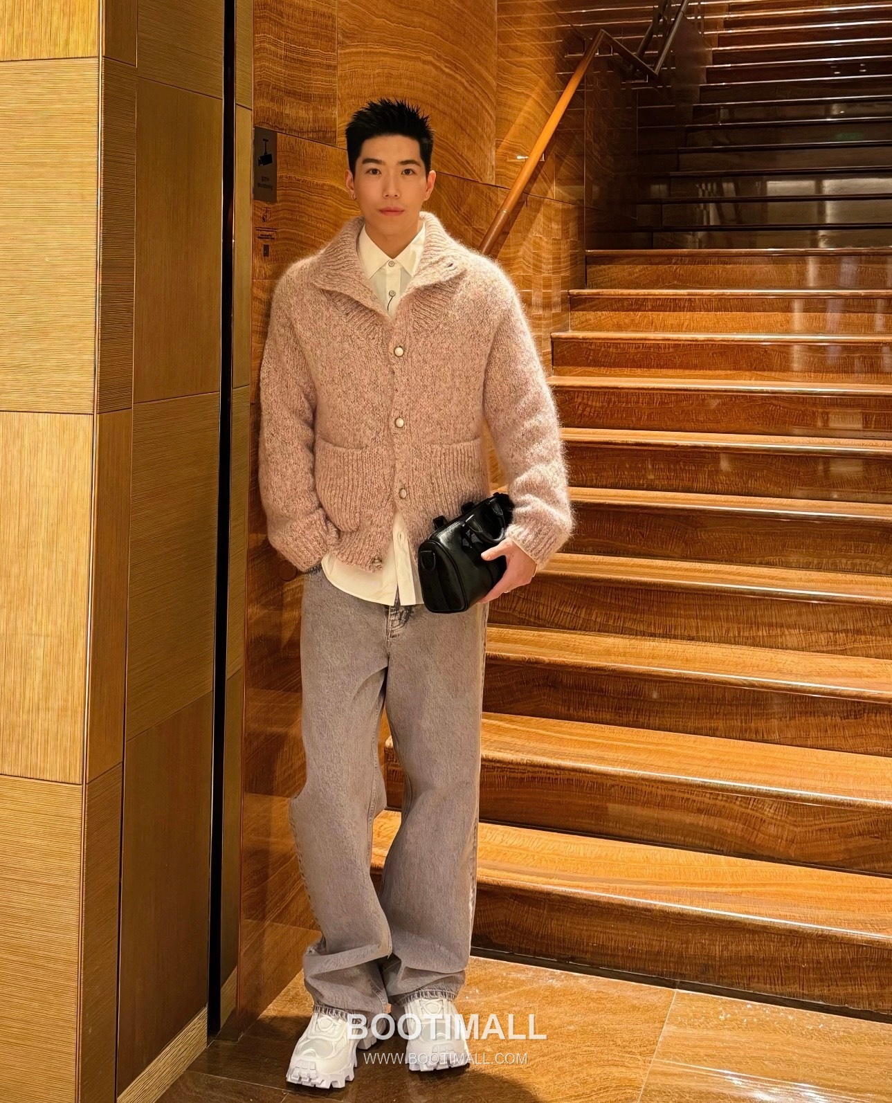 Louis Vuitton 2026FW Multicolor Yarn Cotton Blend Knit Cardigan with Button Detail 루이비통 2026FW 멀티컬러 원사 코튼 혼방 니트 가디건 버튼 디테일 8