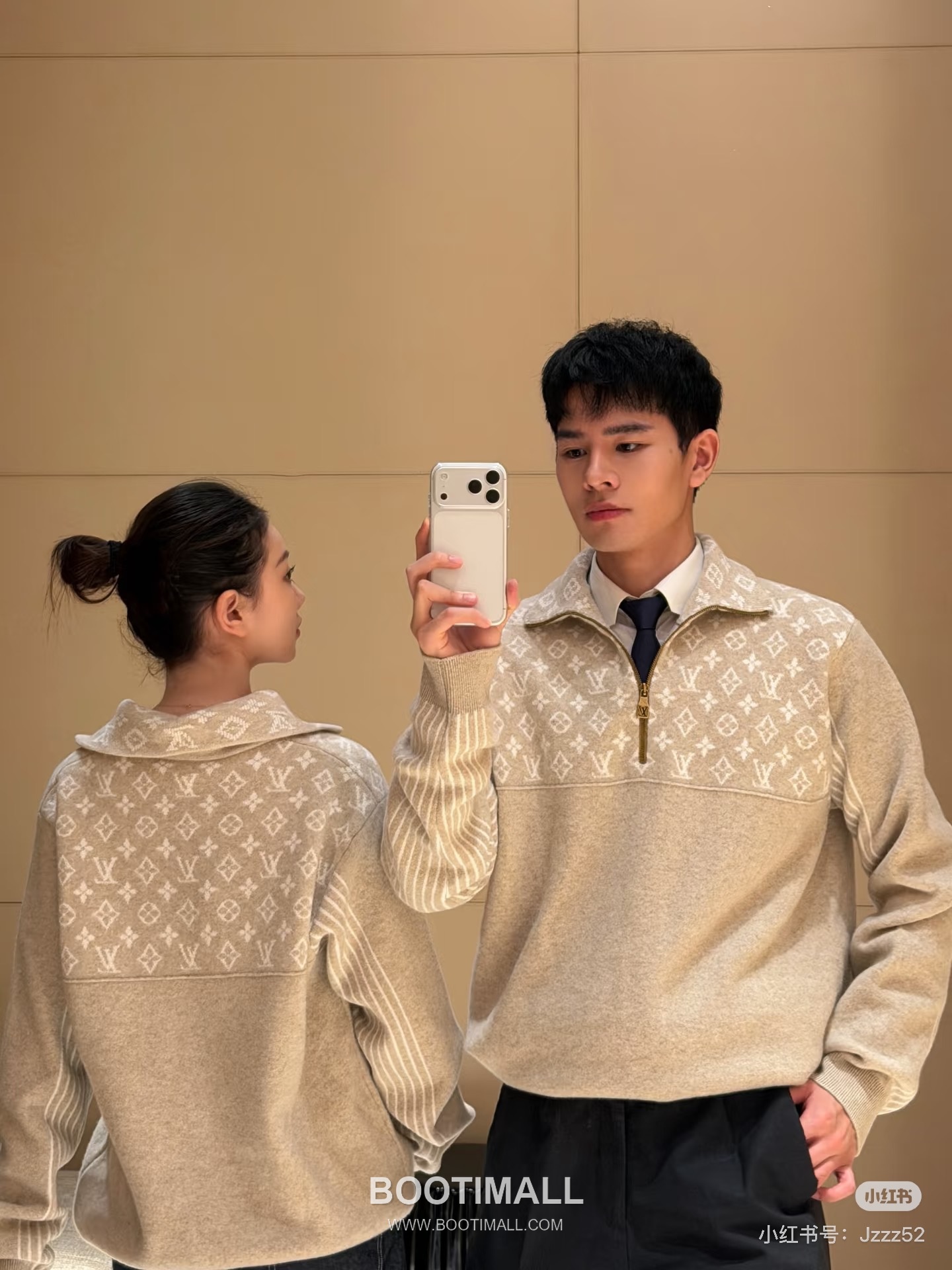 Louis Vuitton 2026FW Monogram Jacquard Wool Blend Half Zip Knit Sweater 루이비통 2026FW 모노그램 자카드 울 혼방 하프집 니트 스웨터 4