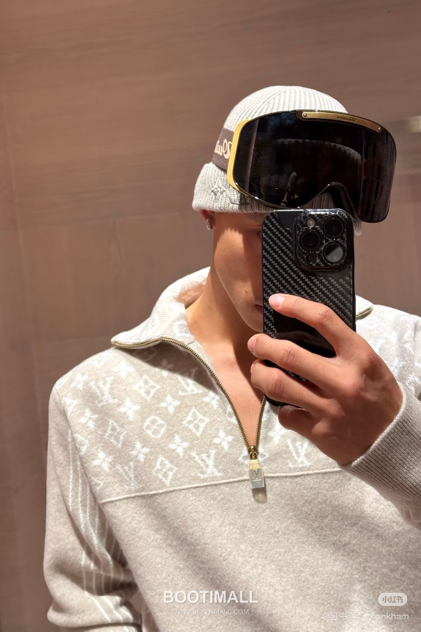 Louis Vuitton 2026FW Monogram Jacquard Wool Blend Half Zip Knit Sweater 루이비통 2026FW 모노그램 자카드 울 혼방 하프집 니트 스웨터 8