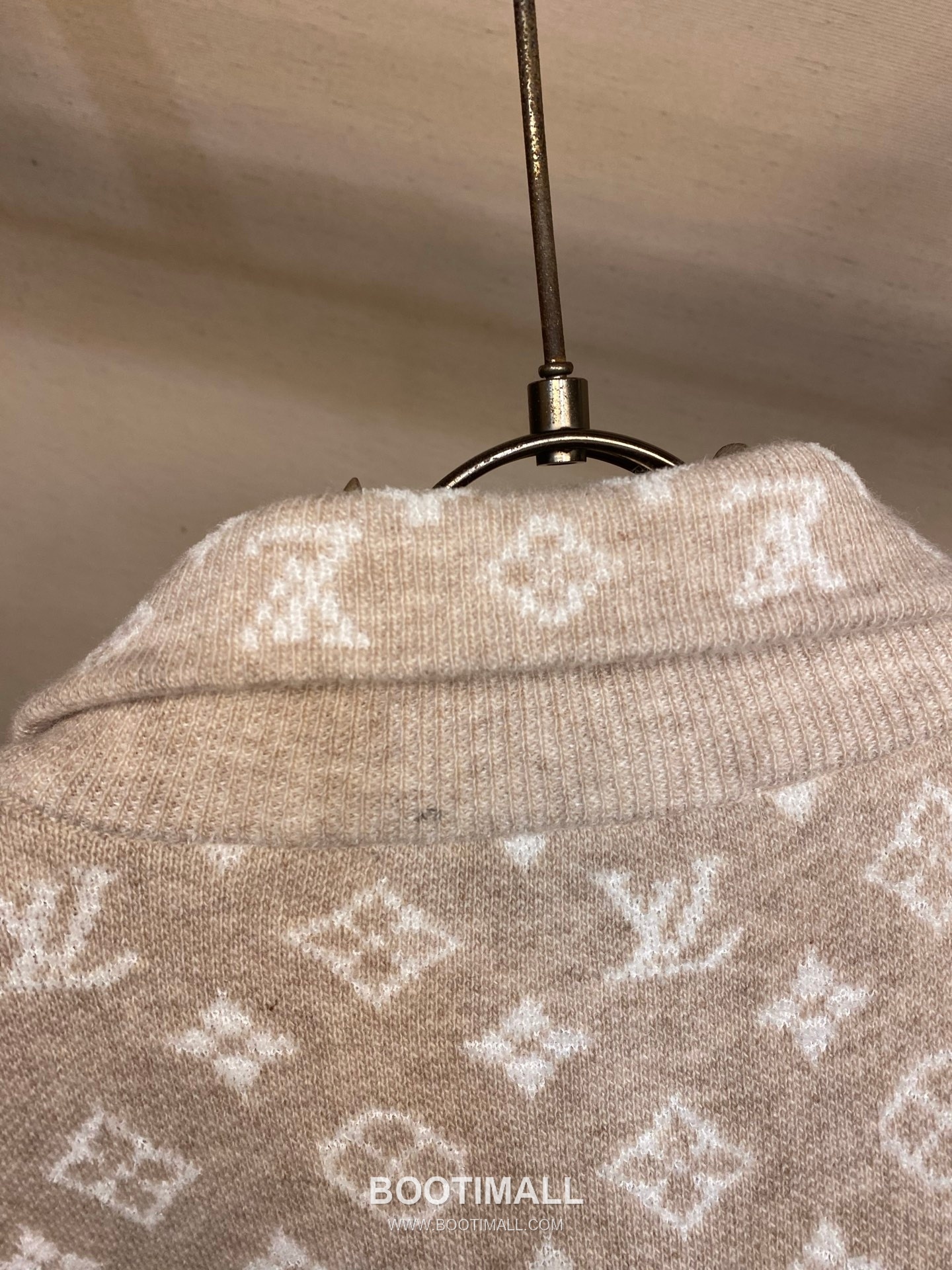 Louis Vuitton 2026FW Monogram Jacquard Wool Blend Half Zip Knit Sweater 루이비통 2026FW 모노그램 자카드 울 혼방 하프집 니트 스웨터 17