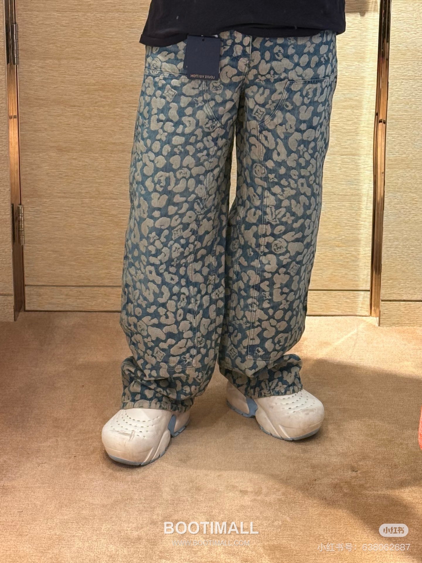 Louis Vuitton 2025FW Leopard Jacquard Cotton Denim Work Pants with Monogram Detail 루이비통 2025FW 레오파드 자카드 코튼 데님 워크 팬츠 모노그램 디테일 1