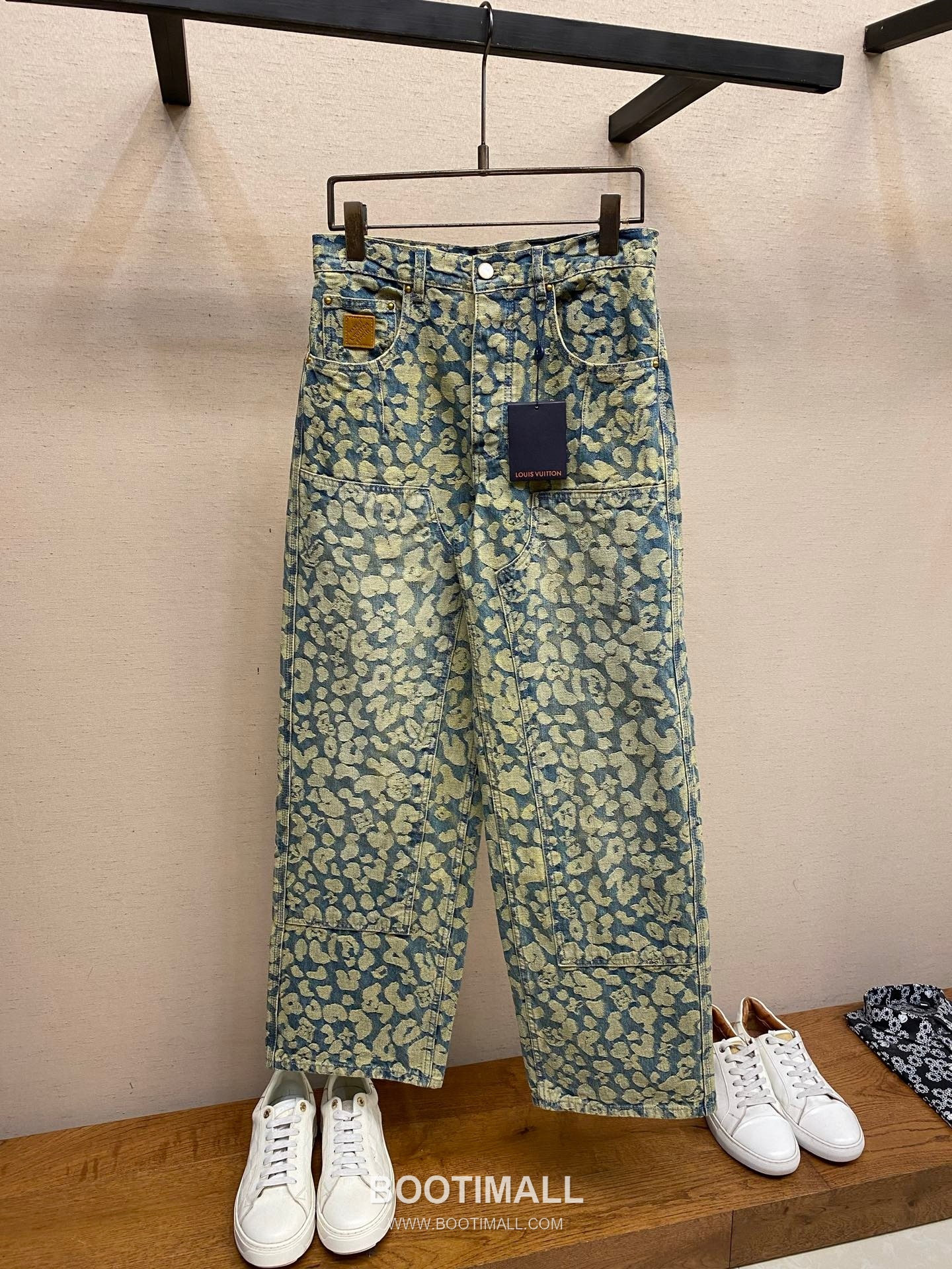 Louis Vuitton 2025FW Leopard Jacquard Cotton Denim Work Pants with Monogram Detail 루이비통 2025FW 레오파드 자카드 코튼 데님 워크 팬츠 모노그램 디테일 10