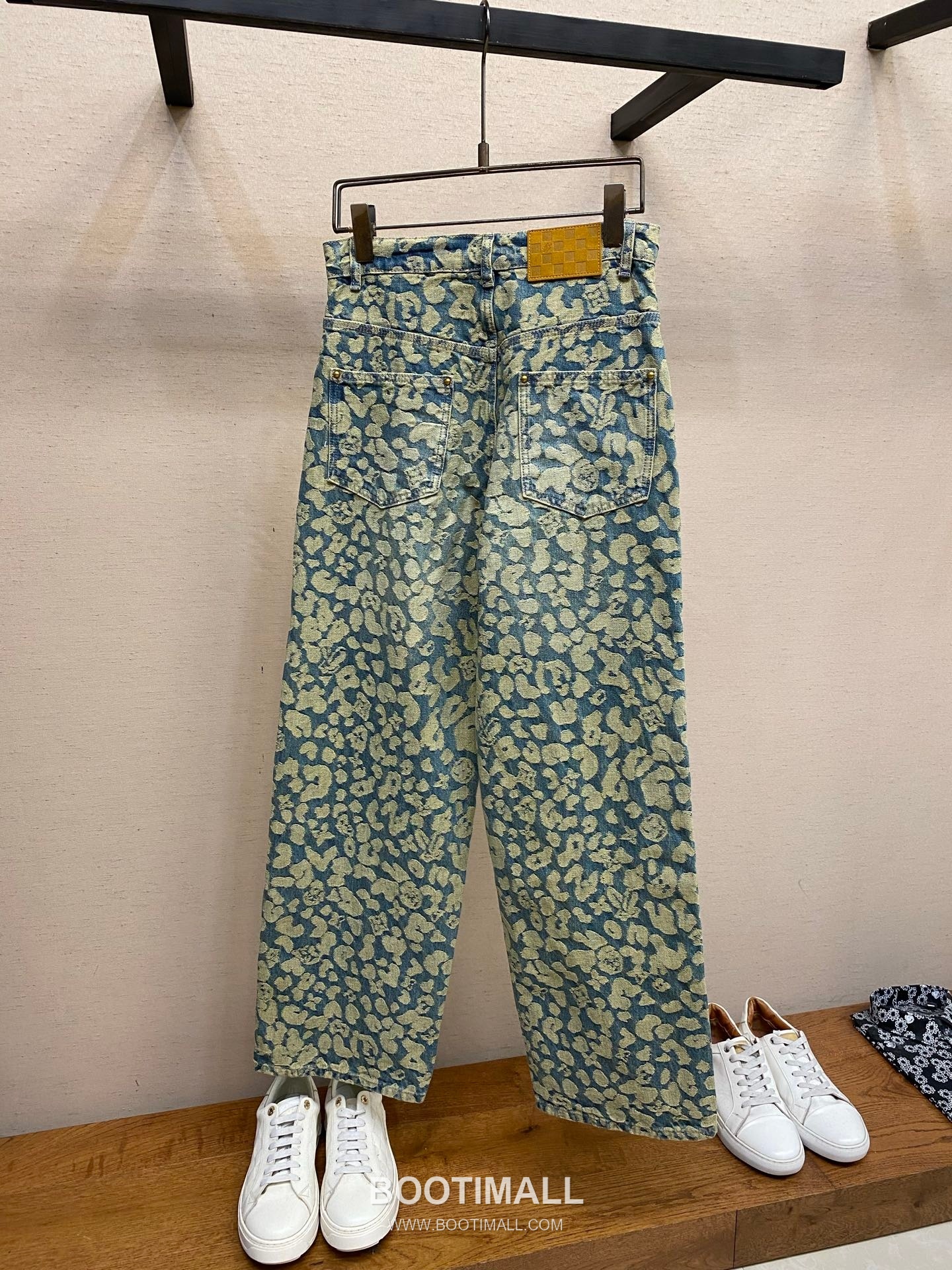 Louis Vuitton 2025FW Leopard Jacquard Cotton Denim Work Pants with Monogram Detail 루이비통 2025FW 레오파드 자카드 코튼 데님 워크 팬츠 모노그램 디테일 11
