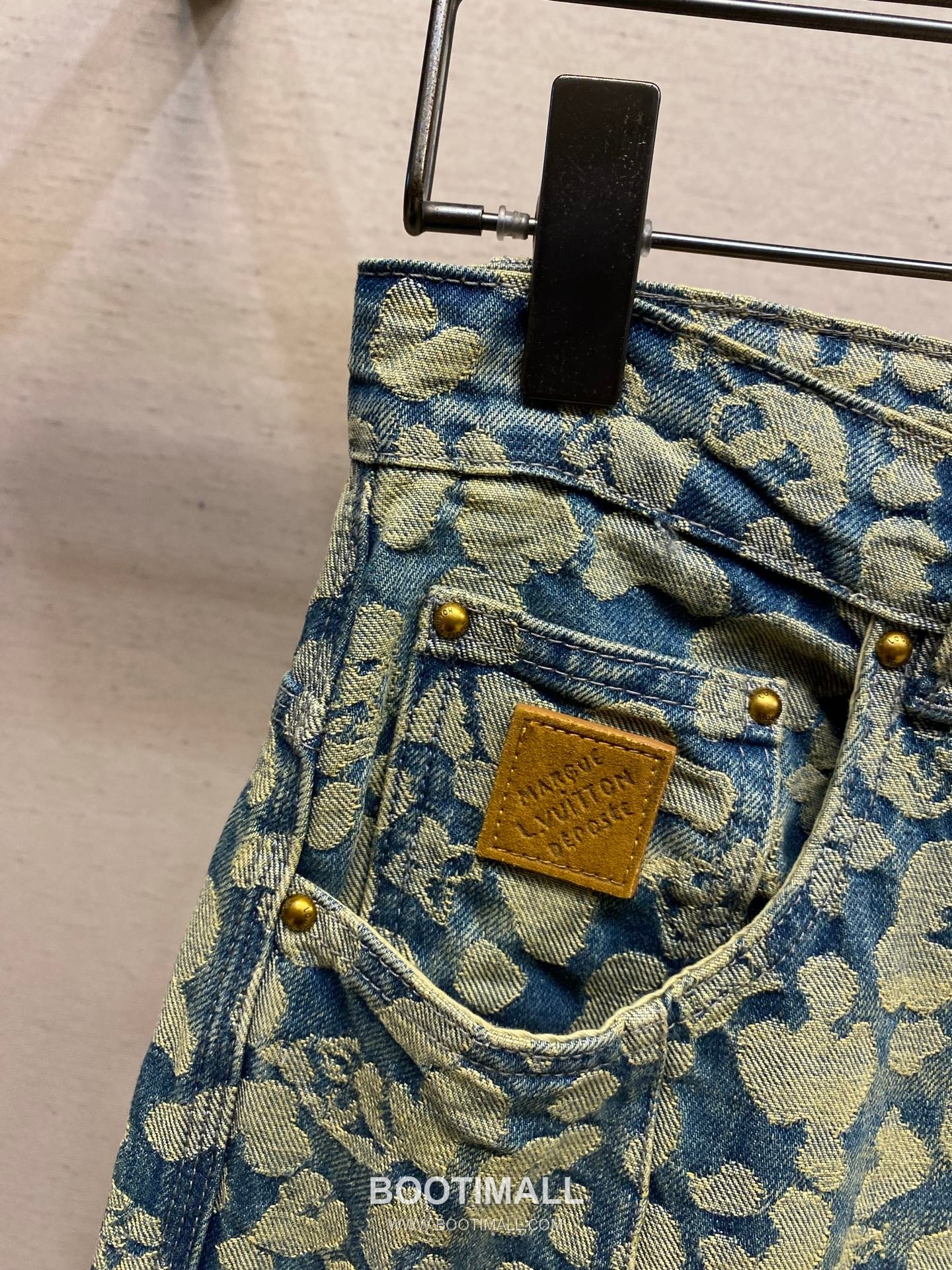 Louis Vuitton 2025FW Leopard Jacquard Cotton Denim Work Pants with Monogram Detail 루이비통 2025FW 레오파드 자카드 코튼 데님 워크 팬츠 모노그램 디테일 15