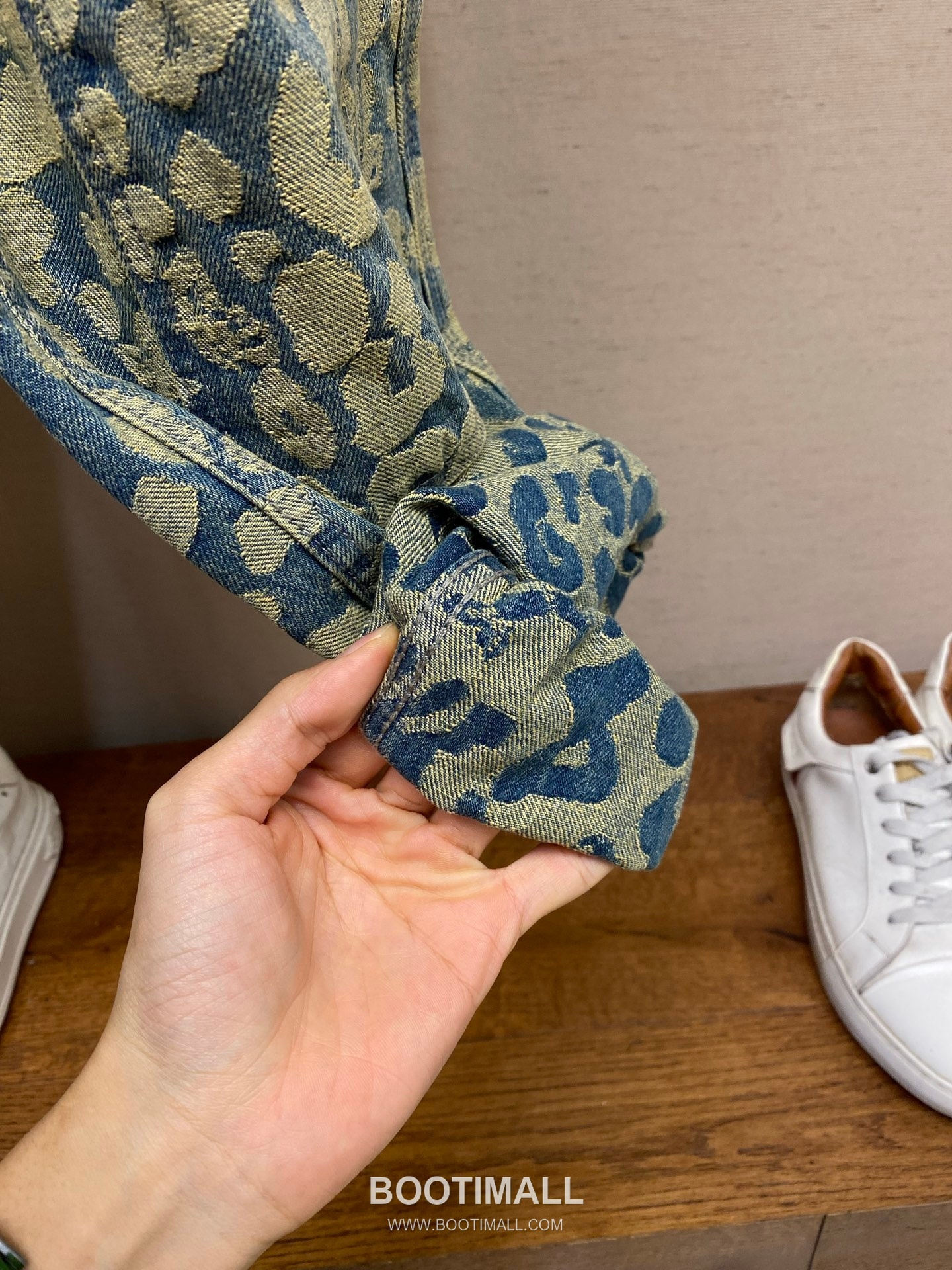 Louis Vuitton 2025FW Leopard Jacquard Cotton Denim Work Pants with Monogram Detail 루이비통 2025FW 레오파드 자카드 코튼 데님 워크 팬츠 모노그램 디테일 16