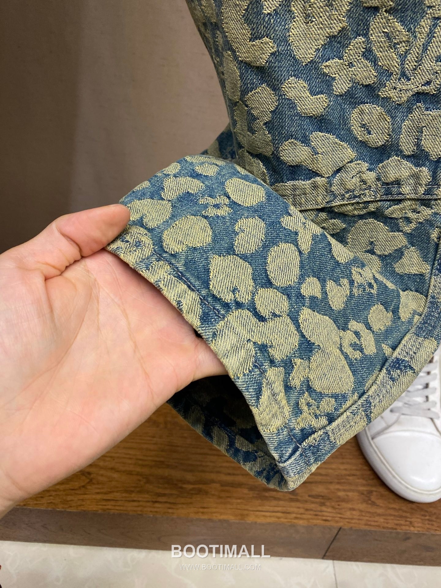 Louis Vuitton 2025FW Leopard Jacquard Cotton Denim Work Pants with Monogram Detail 루이비통 2025FW 레오파드 자카드 코튼 데님 워크 팬츠 모노그램 디테일 17