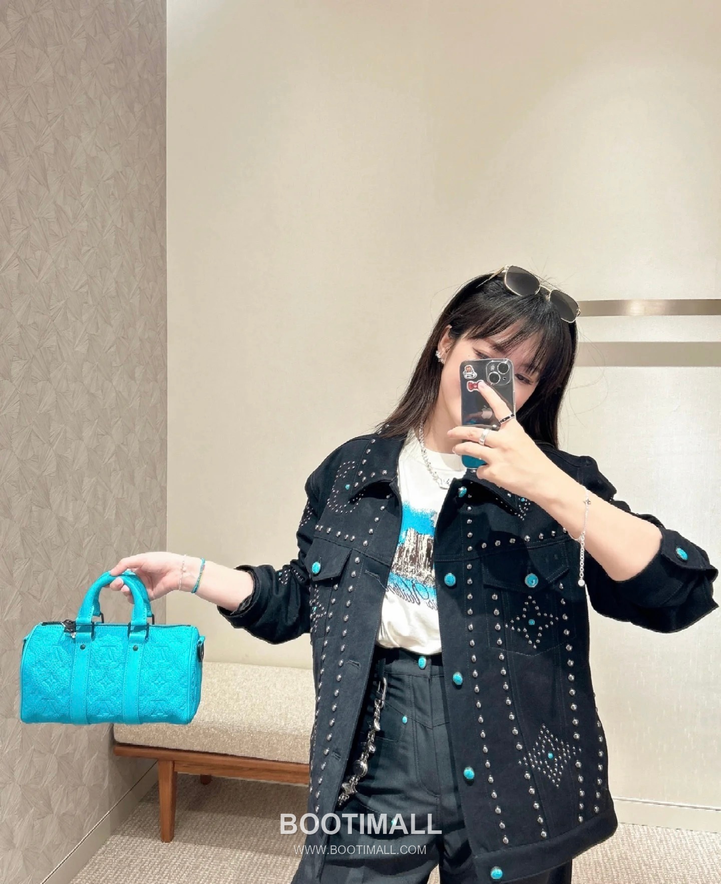 Louis Vuitton 2026FW Studded Monogram Cotton Denim Jacket with Turquoise Button Detail 루이비통 2026FW 스터드 모노그램 코튼 데님 재킷 터콰이즈 버튼 디테일 2