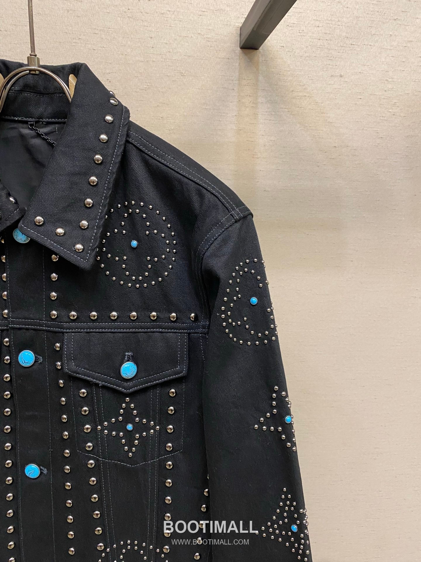 Louis Vuitton 2026FW Studded Monogram Cotton Denim Jacket with Turquoise Button Detail 루이비통 2026FW 스터드 모노그램 코튼 데님 재킷 터콰이즈 버튼 디테일 12