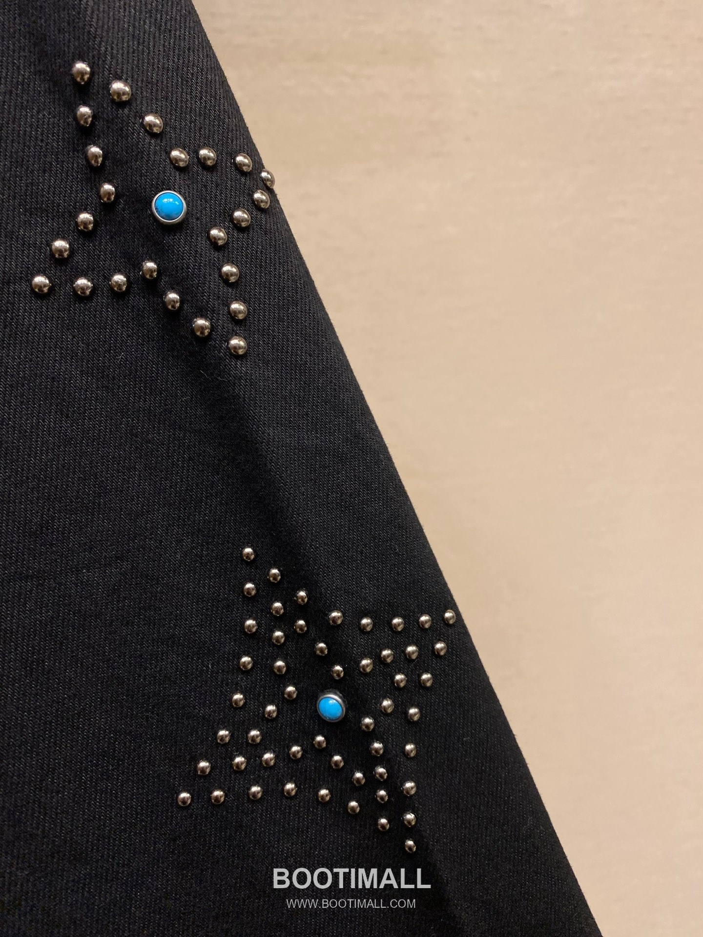 Louis Vuitton 2026FW Studded Monogram Cotton Denim Jacket with Turquoise Button Detail 루이비통 2026FW 스터드 모노그램 코튼 데님 재킷 터콰이즈 버튼 디테일 13