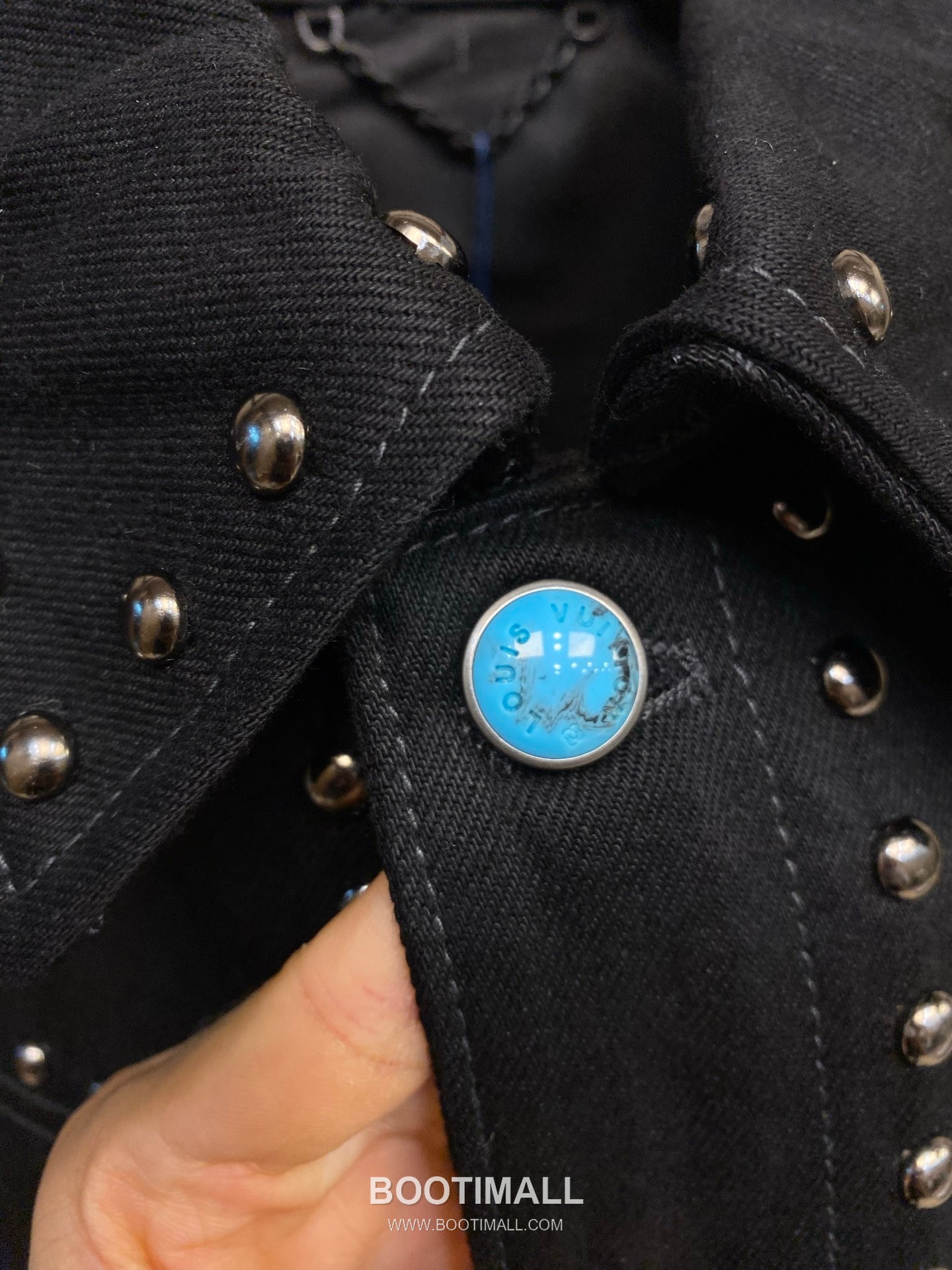 Louis Vuitton 2026FW Studded Monogram Cotton Denim Jacket with Turquoise Button Detail 루이비통 2026FW 스터드 모노그램 코튼 데님 재킷 터콰이즈 버튼 디테일 14