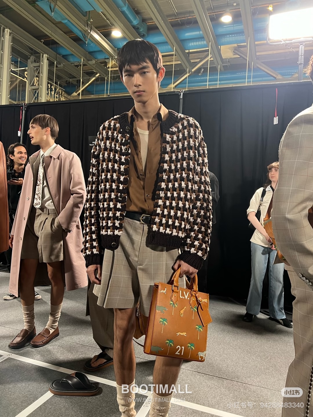 Louis Vuitton 2026FW Houndstooth Pattern Cotton Blend Knit Cardigan with Collar Detail 루이비통 2026FW 하운드투스 패턴 코튼 혼방 니트 가디건 카라 디테일 4