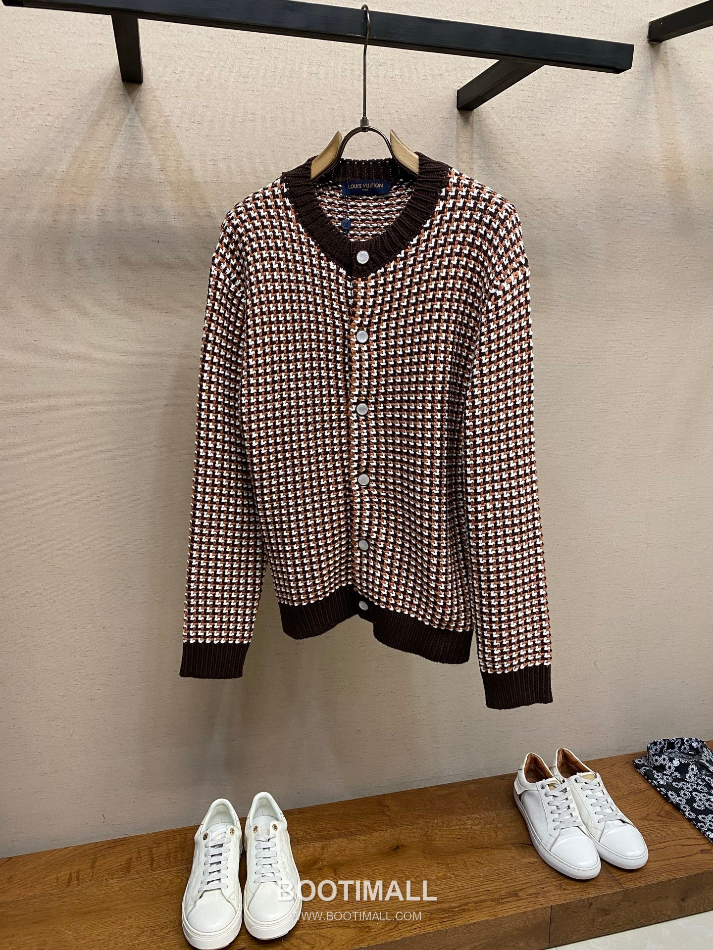 Louis Vuitton 2026FW Houndstooth Pattern Cotton Blend Knit Cardigan with Collar Detail 루이비통 2026FW 하운드투스 패턴 코튼 혼방 니트 가디건 카라 디테일 6