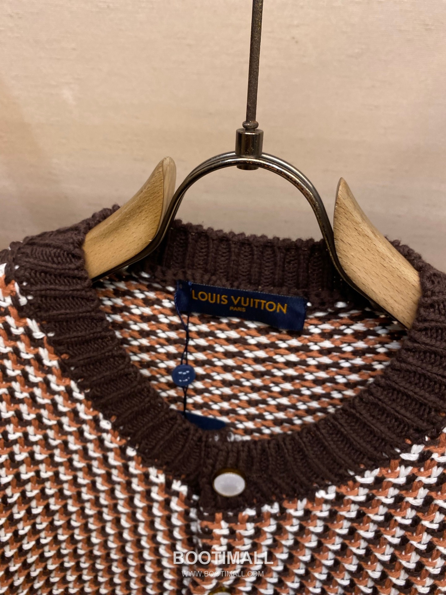 Louis Vuitton 2026FW Houndstooth Pattern Cotton Blend Knit Cardigan with Collar Detail 루이비통 2026FW 하운드투스 패턴 코튼 혼방 니트 가디건 카라 디테일 8