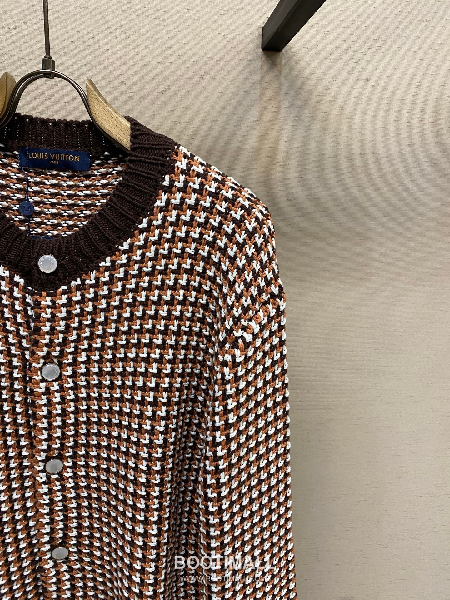 Louis Vuitton 2026FW Houndstooth Pattern Cotton Blend Knit Cardigan with Collar Detail 루이비통 2026FW 하운드투스 패턴 코튼 혼방 니트 가디건 카라 디테일 9