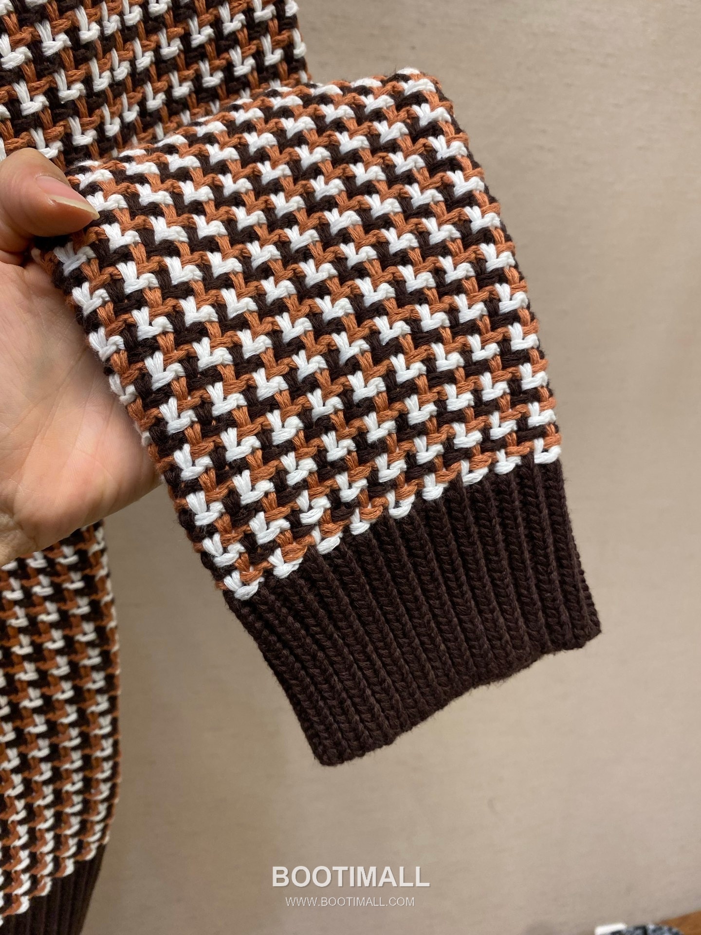 Louis Vuitton 2026FW Houndstooth Pattern Cotton Blend Knit Cardigan with Collar Detail 루이비통 2026FW 하운드투스 패턴 코튼 혼방 니트 가디건 카라 디테일 12