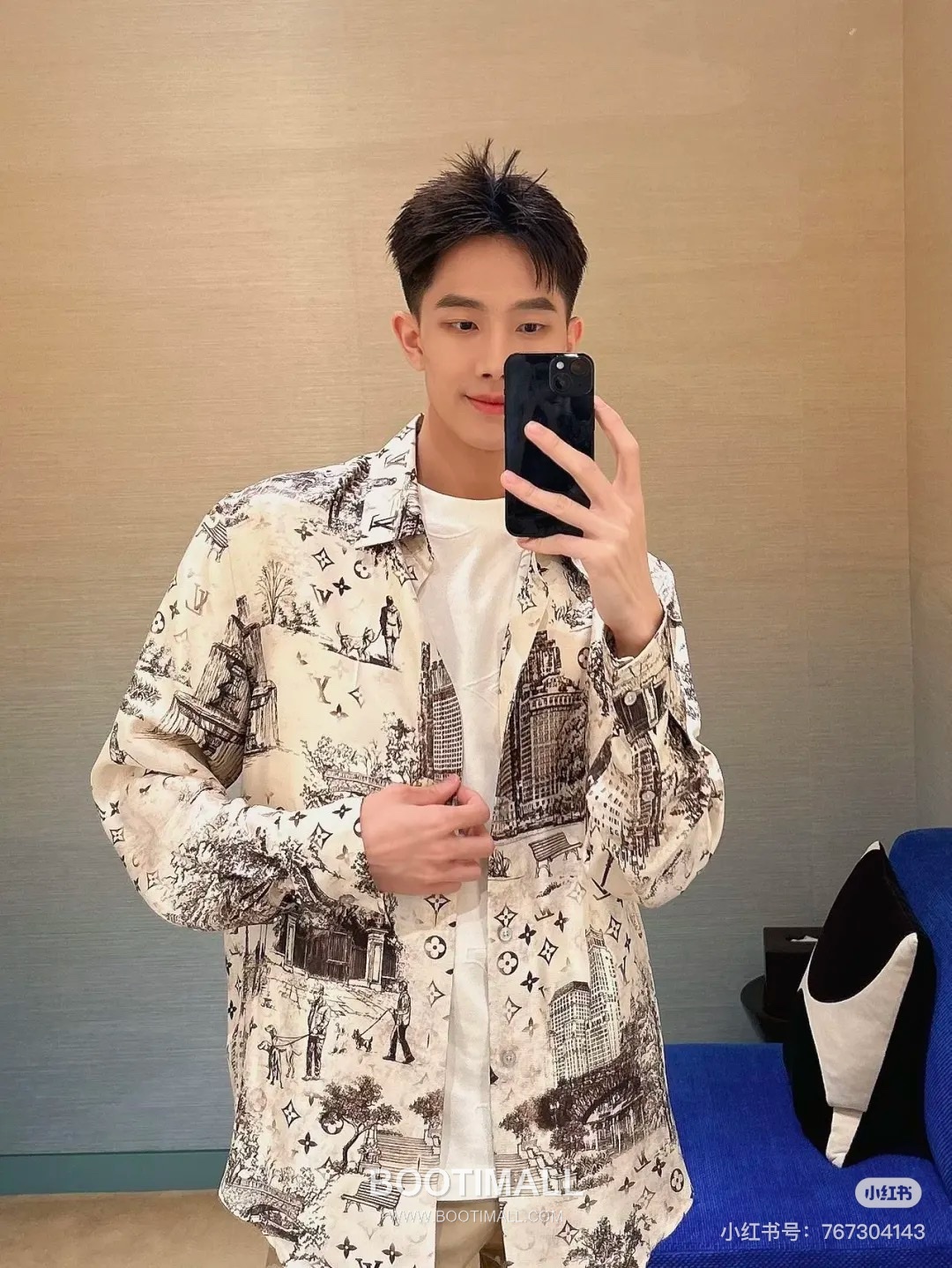 Louis Vuitton 2024FW Monogram City Walk Silk Twill Shirt with Print Detail 루이비통 2024FW 모노그램 시티워크 실크 트윌 셔츠 프린트 디테일 1