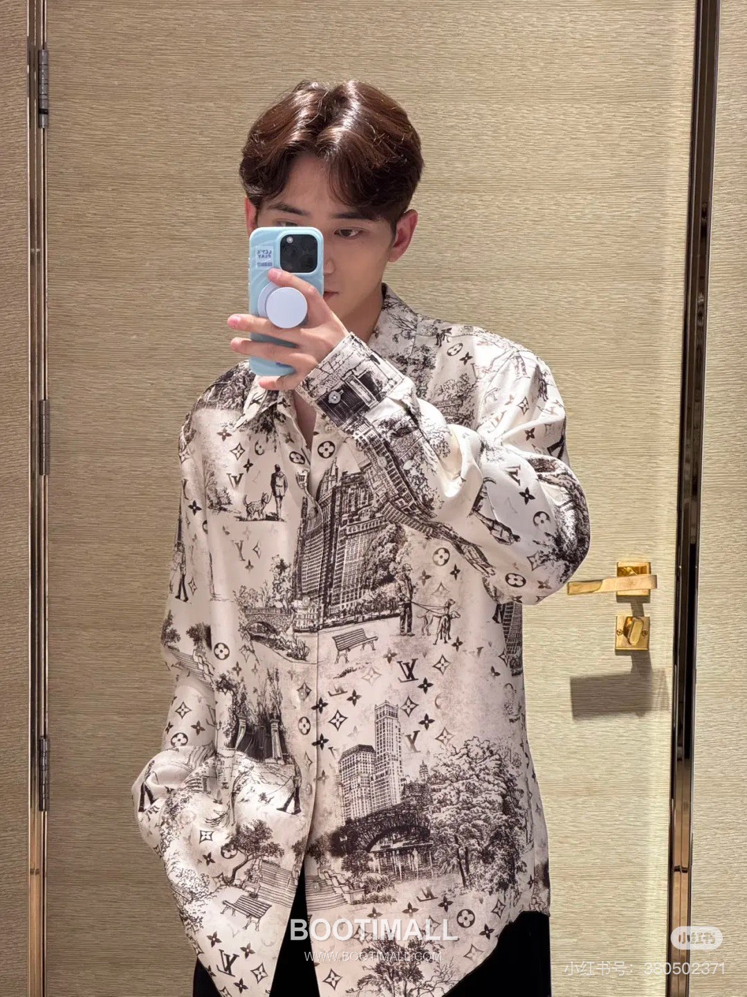 Louis Vuitton 2024FW Monogram City Walk Silk Twill Shirt with Print Detail 루이비통 2024FW 모노그램 시티워크 실크 트윌 셔츠 프린트 디테일 6