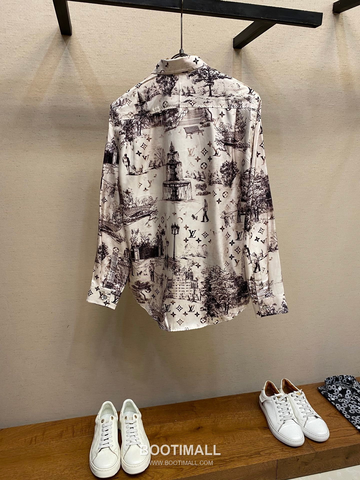 Louis Vuitton 2024FW Monogram City Walk Silk Twill Shirt with Print Detail 루이비통 2024FW 모노그램 시티워크 실크 트윌 셔츠 프린트 디테일 11