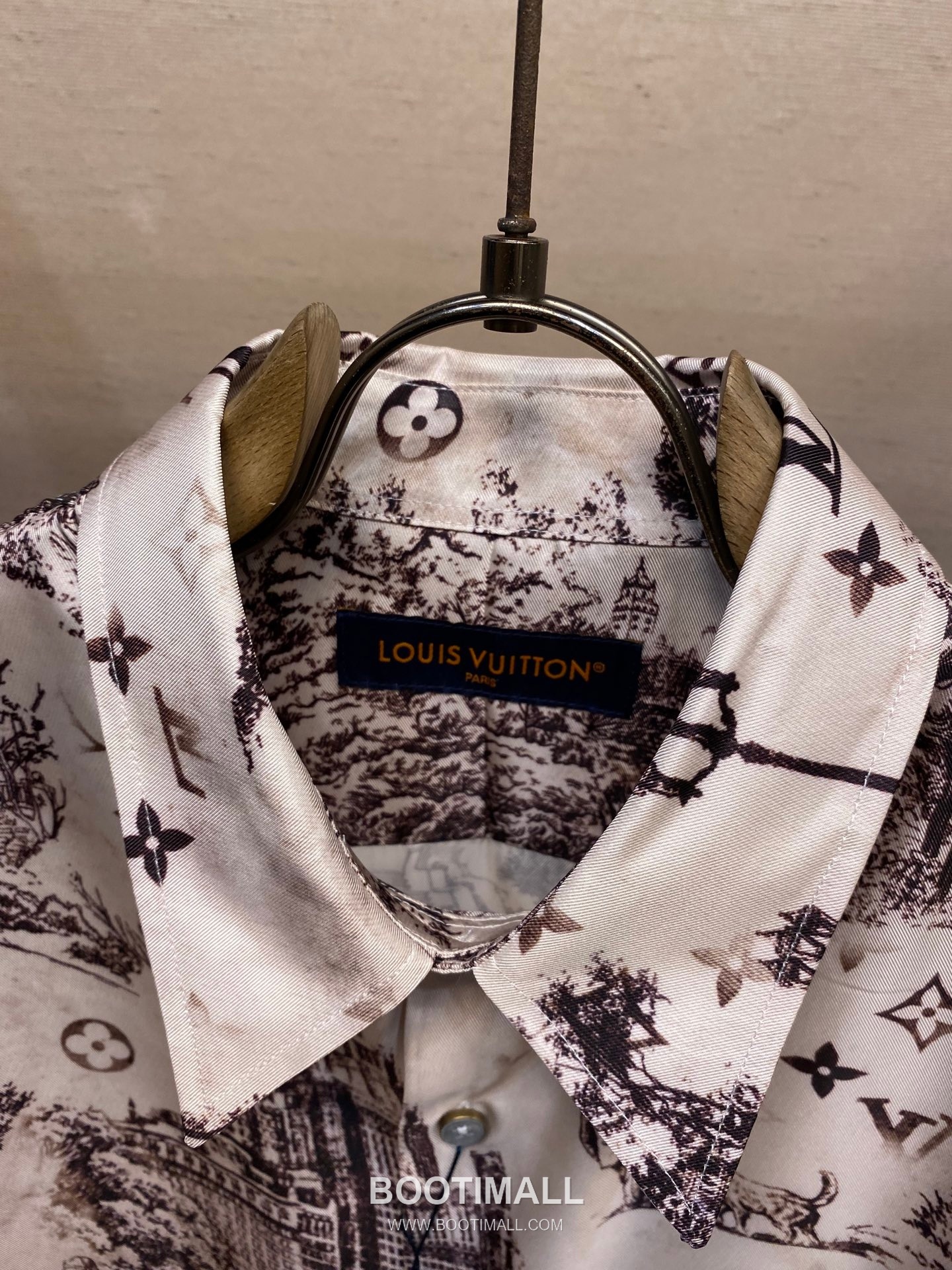 Louis Vuitton 2024FW Monogram City Walk Silk Twill Shirt with Print Detail 루이비통 2024FW 모노그램 시티워크 실크 트윌 셔츠 프린트 디테일 12