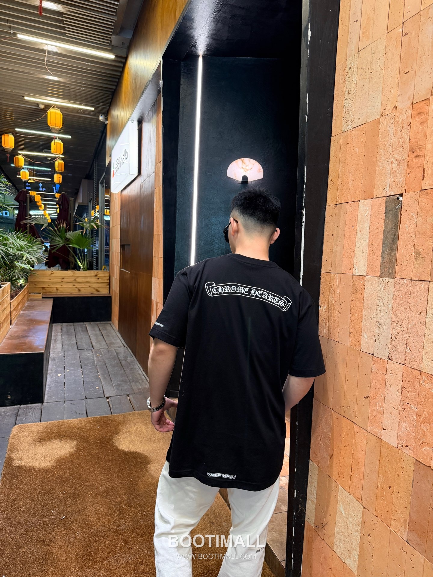 Chrome Hearts 2025SS Japan Exclusive Print Cotton T-Shirt with Logo Detail 크롬하츠 2025SS 일본 한정 프린트 코튼 반팔 티셔츠 로고 디테일 3