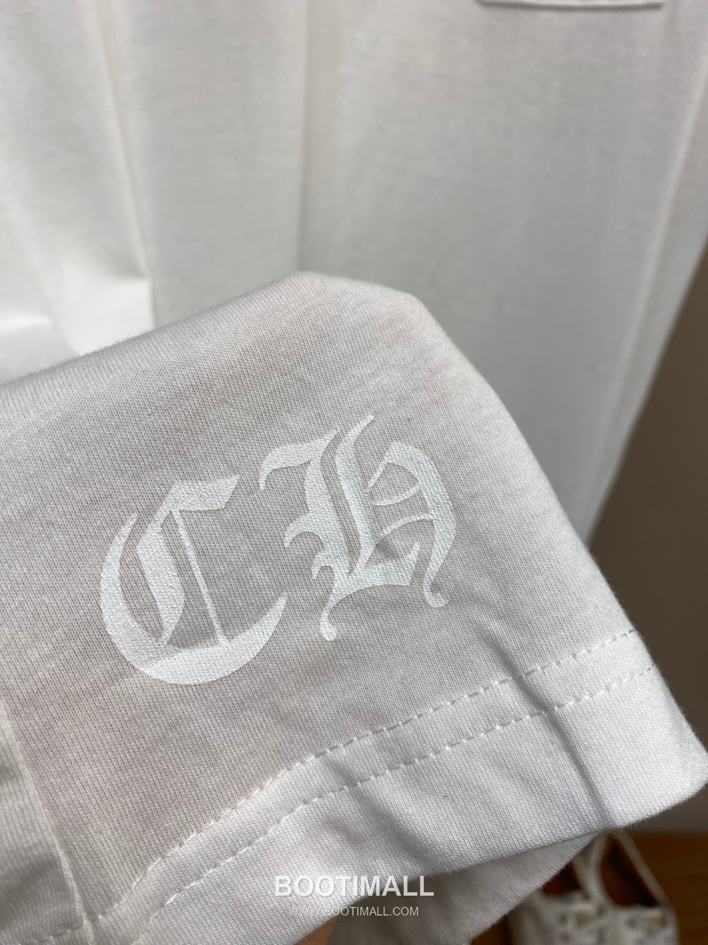 Chrome Hearts 2025SS Japan Exclusive Print Cotton T-Shirt with Logo Detail 크롬하츠 2025SS 일본 한정 프린트 코튼 반팔 티셔츠 로고 디테일 16