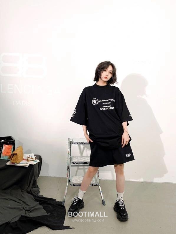 Balenciaga 2026SS WFP Logo Print Cotton T-Shirt with Collaboration Detail 발렌시아가 2026SS WFP 로고 프린트 코튼 반팔 티셔츠 콜라보 디테일 1