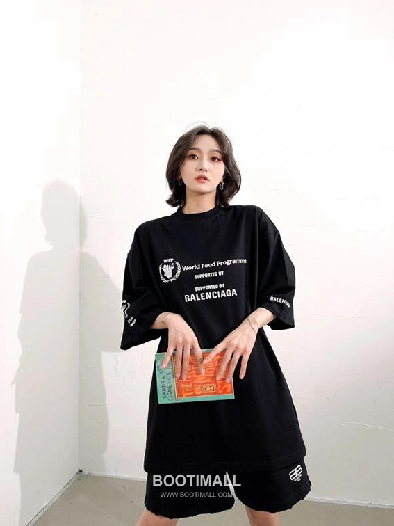 Balenciaga 2026SS WFP Logo Print Cotton T-Shirt with Collaboration Detail 발렌시아가 2026SS WFP 로고 프린트 코튼 반팔 티셔츠 콜라보 디테일 2
