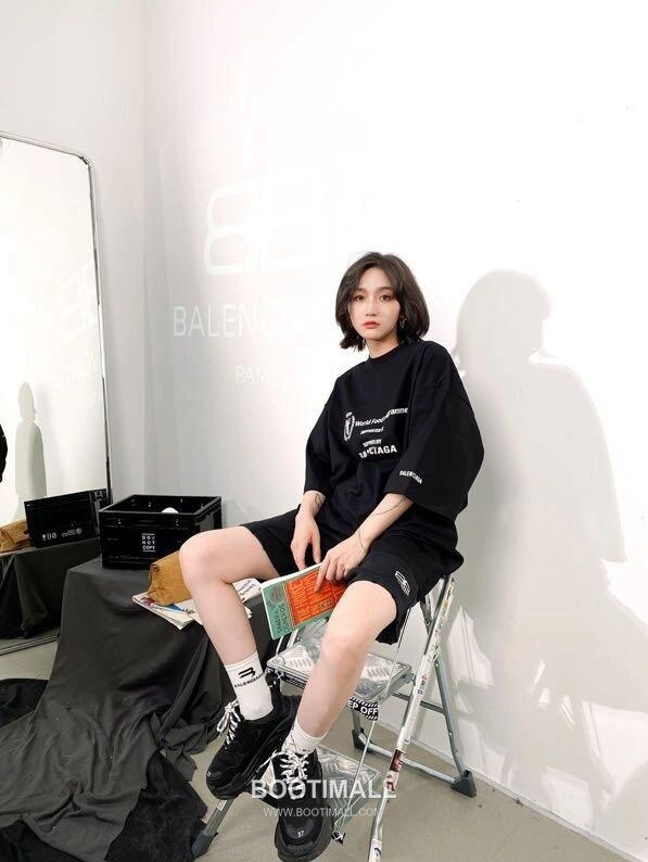 Balenciaga 2026SS WFP Logo Print Cotton T-Shirt with Collaboration Detail 발렌시아가 2026SS WFP 로고 프린트 코튼 반팔 티셔츠 콜라보 디테일 3